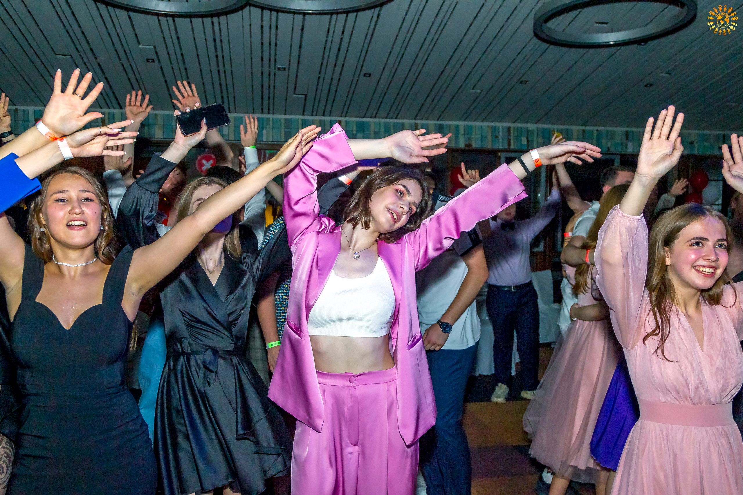 Выпускной 2022 (Москва, ресторан «Времена года»). Репортажная съемка в Москве и области. Анималистика