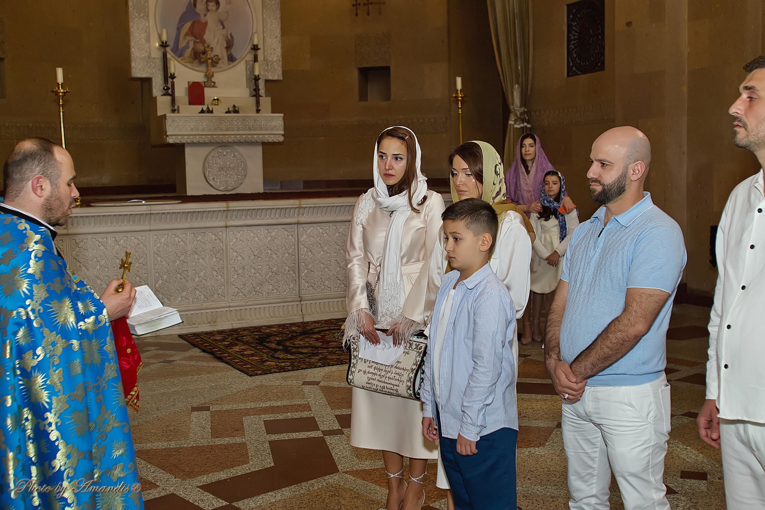 Крещение в армянской церкви. Репортажная съемка в Москве и области. Анималистика
