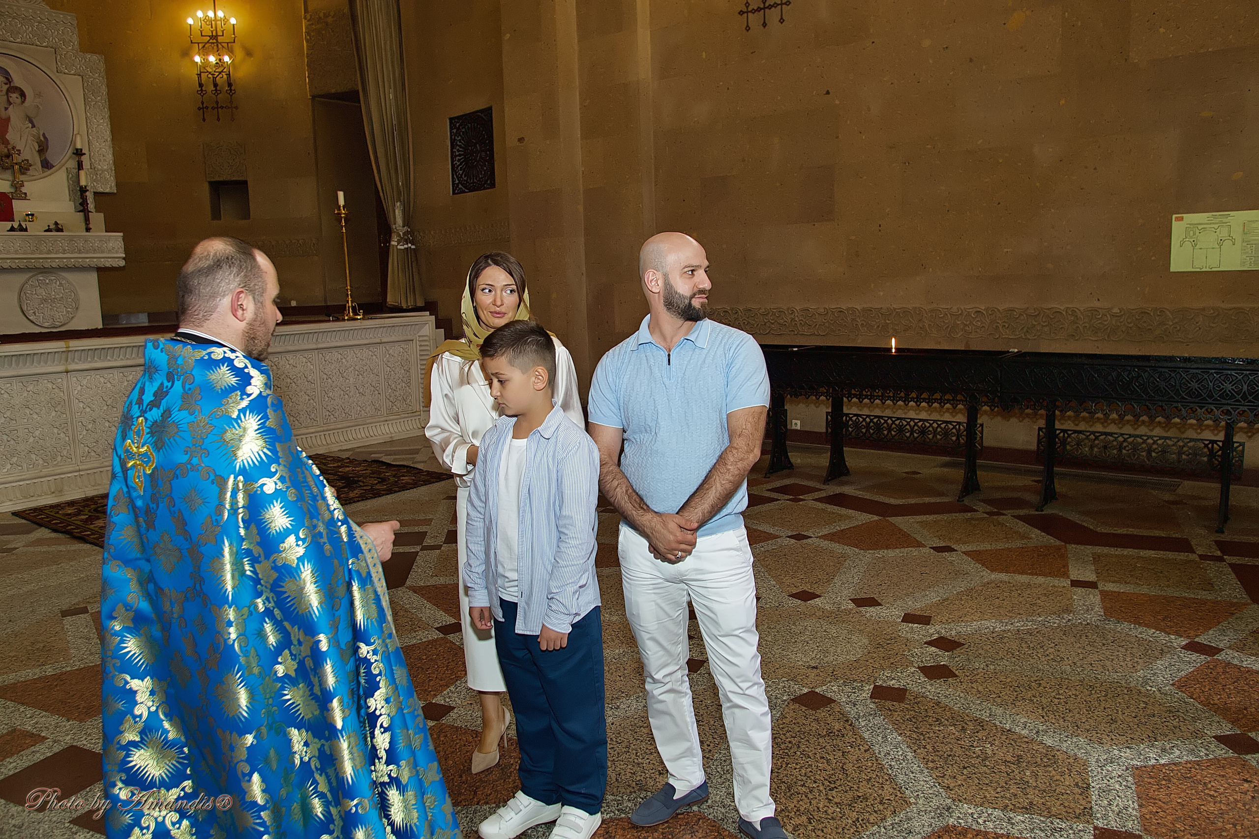 Крещение в армянской церкви. Репортажная съемка в Москве и области. Анималистика