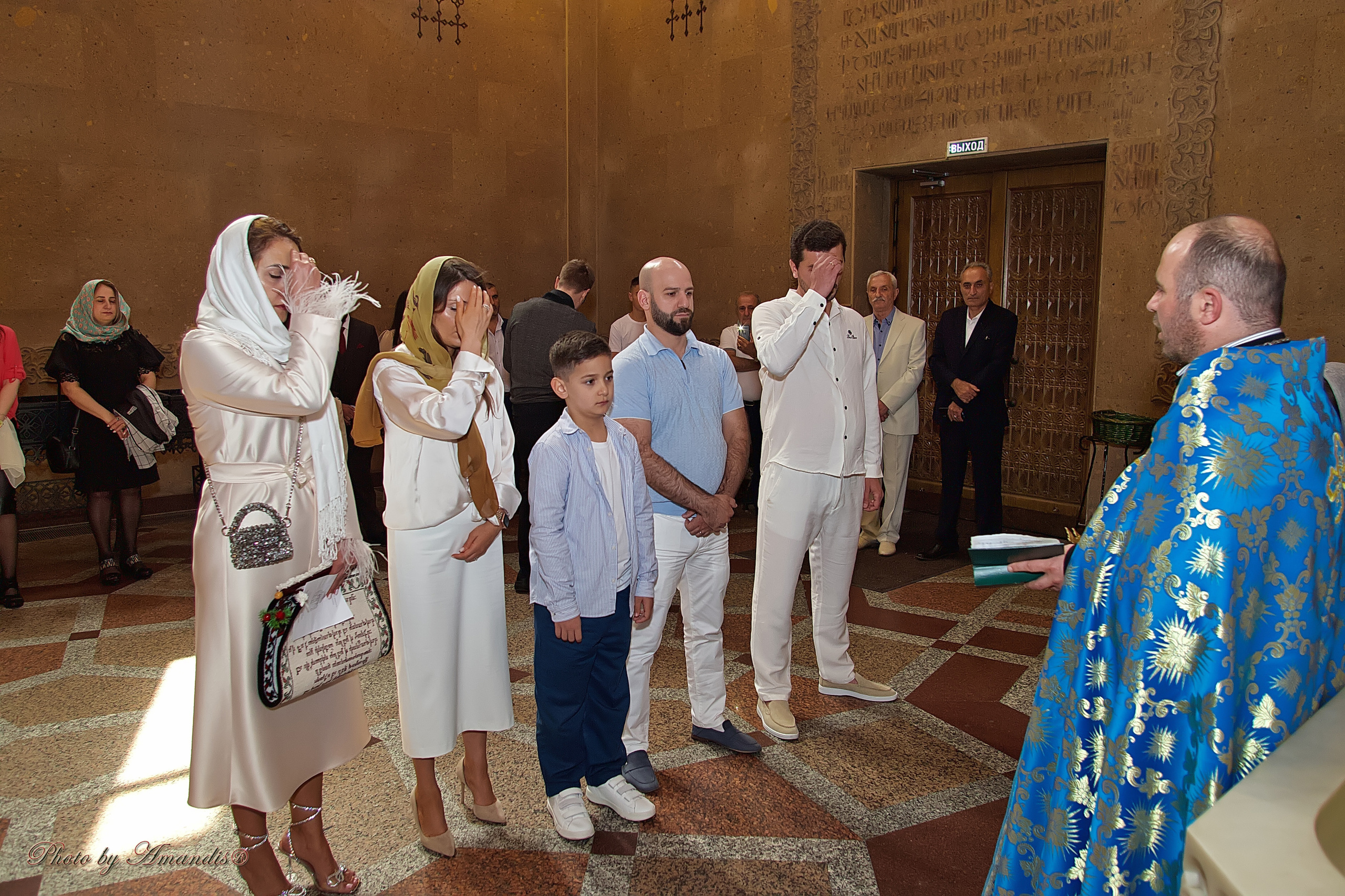 Крещение в армянской церкви. Репортажная съемка в Москве и области. Анималистика