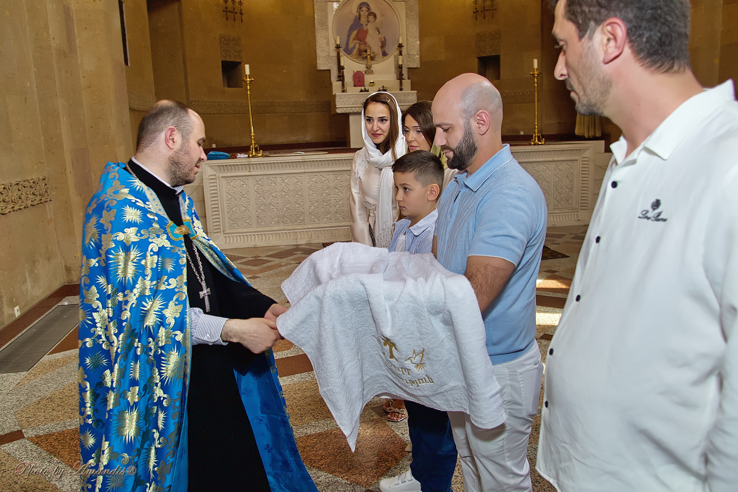 Крещение в армянской церкви. Репортажная съемка в Москве и области. Анималистика