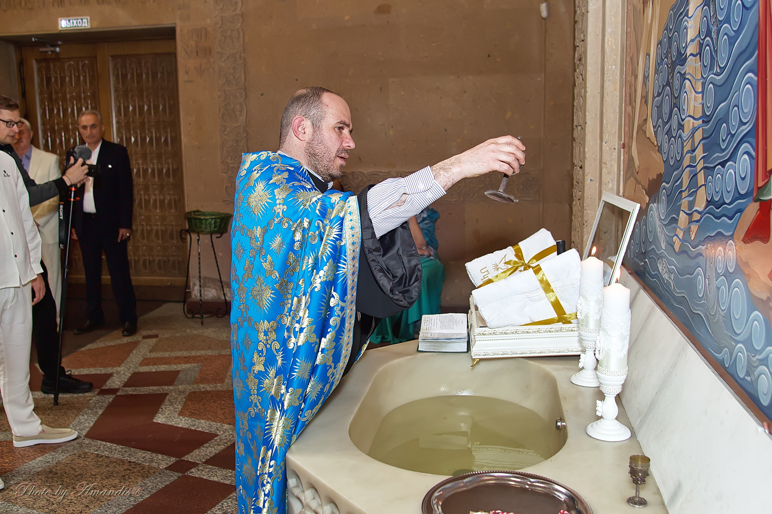 Крещение в армянской церкви. Репортажная съемка в Москве и области. Анималистика