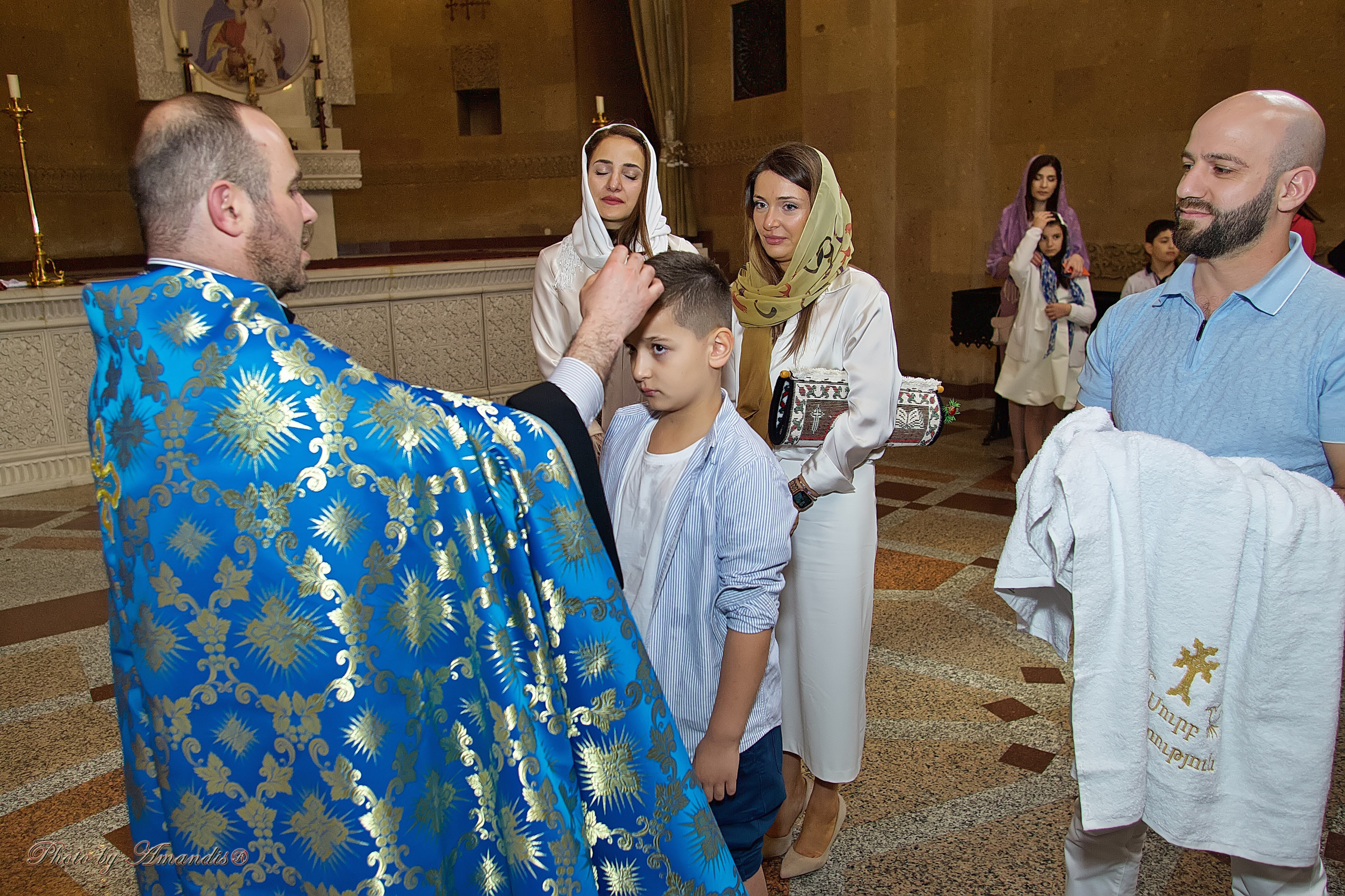 Крещение в армянской церкви. Репортажная съемка в Москве и области. Анималистика