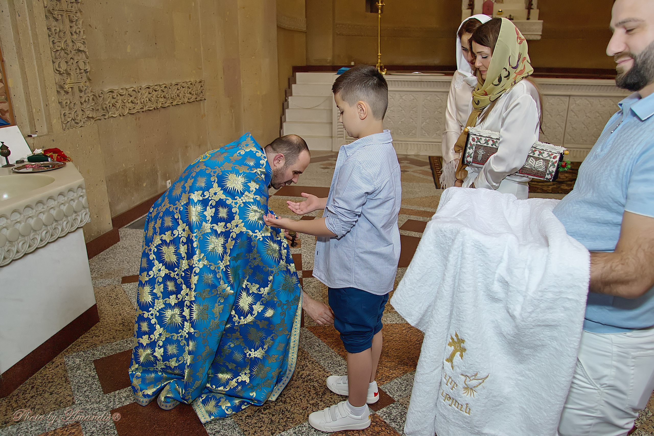 Крещение в армянской церкви. Репортажная съемка в Москве и области. Анималистика