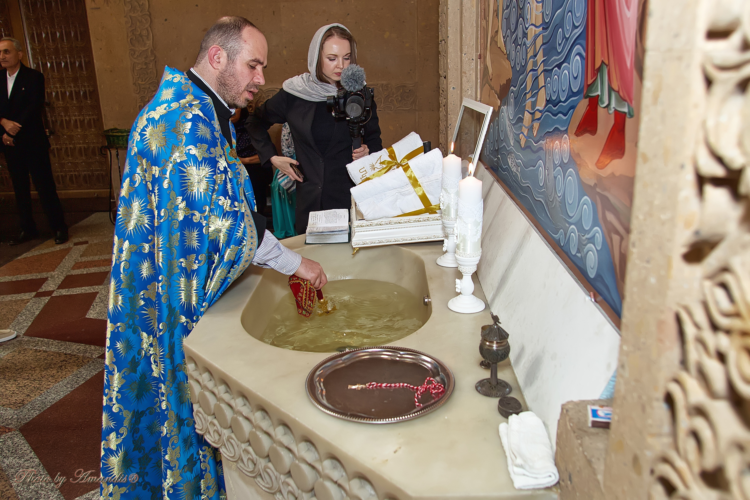 Крещение в армянской церкви. Репортажная съемка в Москве и области. Анималистика