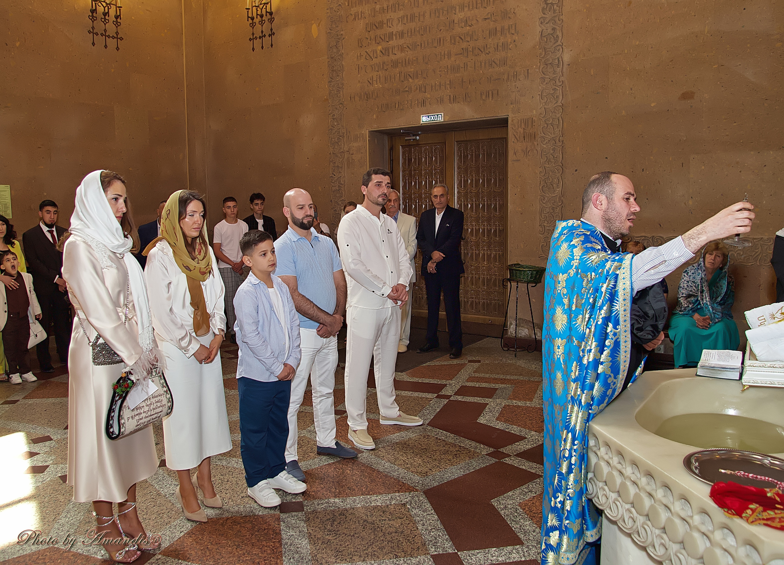 Крещение в армянской церкви. Репортажная съемка в Москве и области. Анималистика