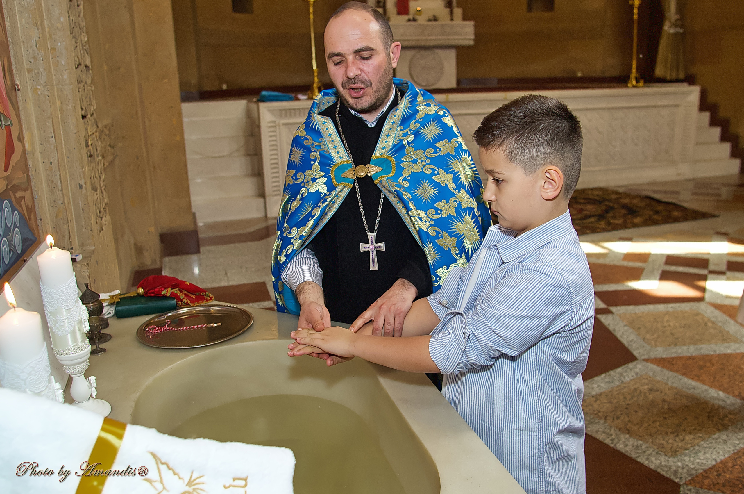 Крещение в армянской церкви. Репортажная съемка в Москве и области. Анималистика
