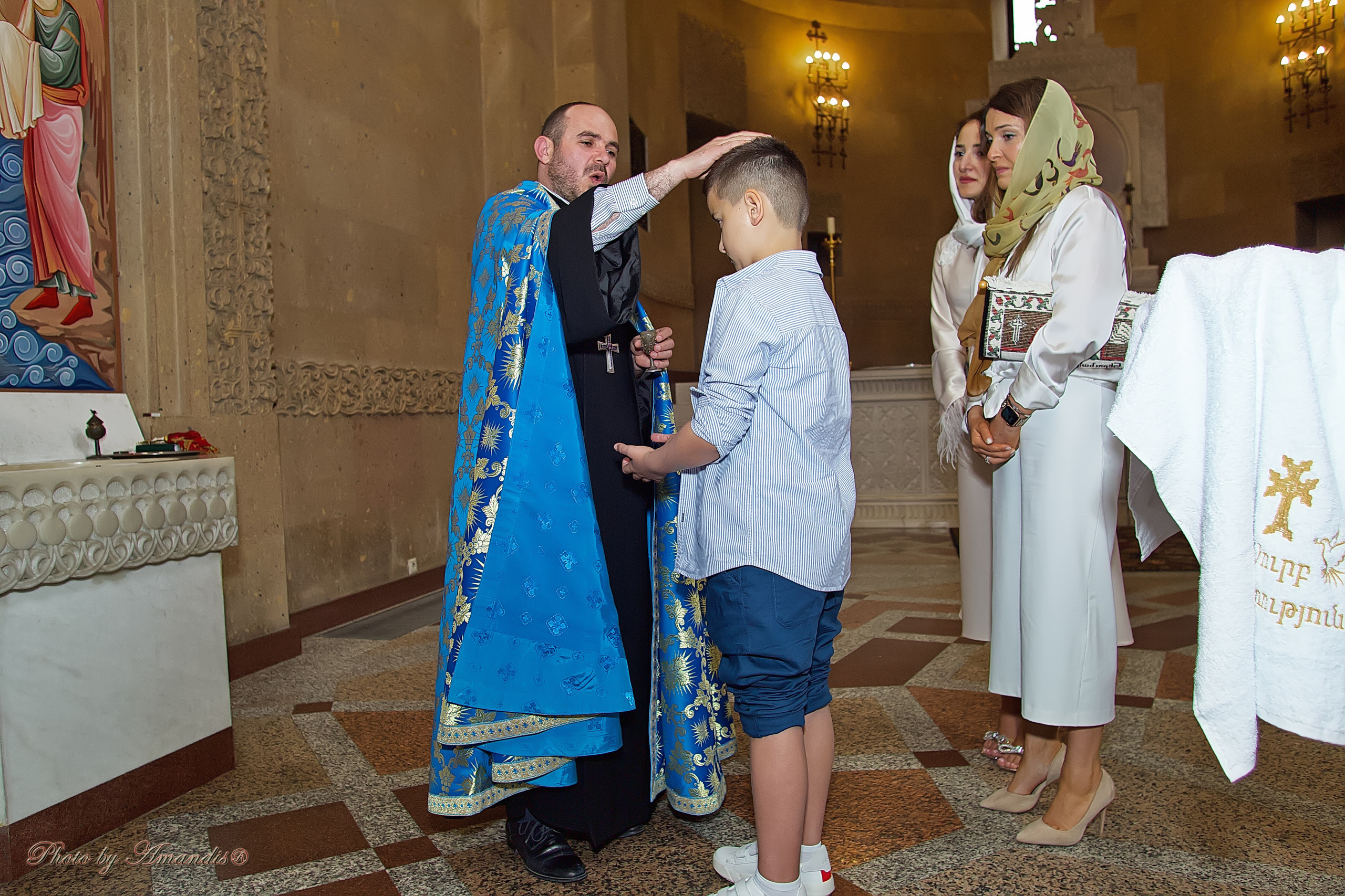 Крещение в армянской церкви. Репортажная съемка в Москве и области. Анималистика