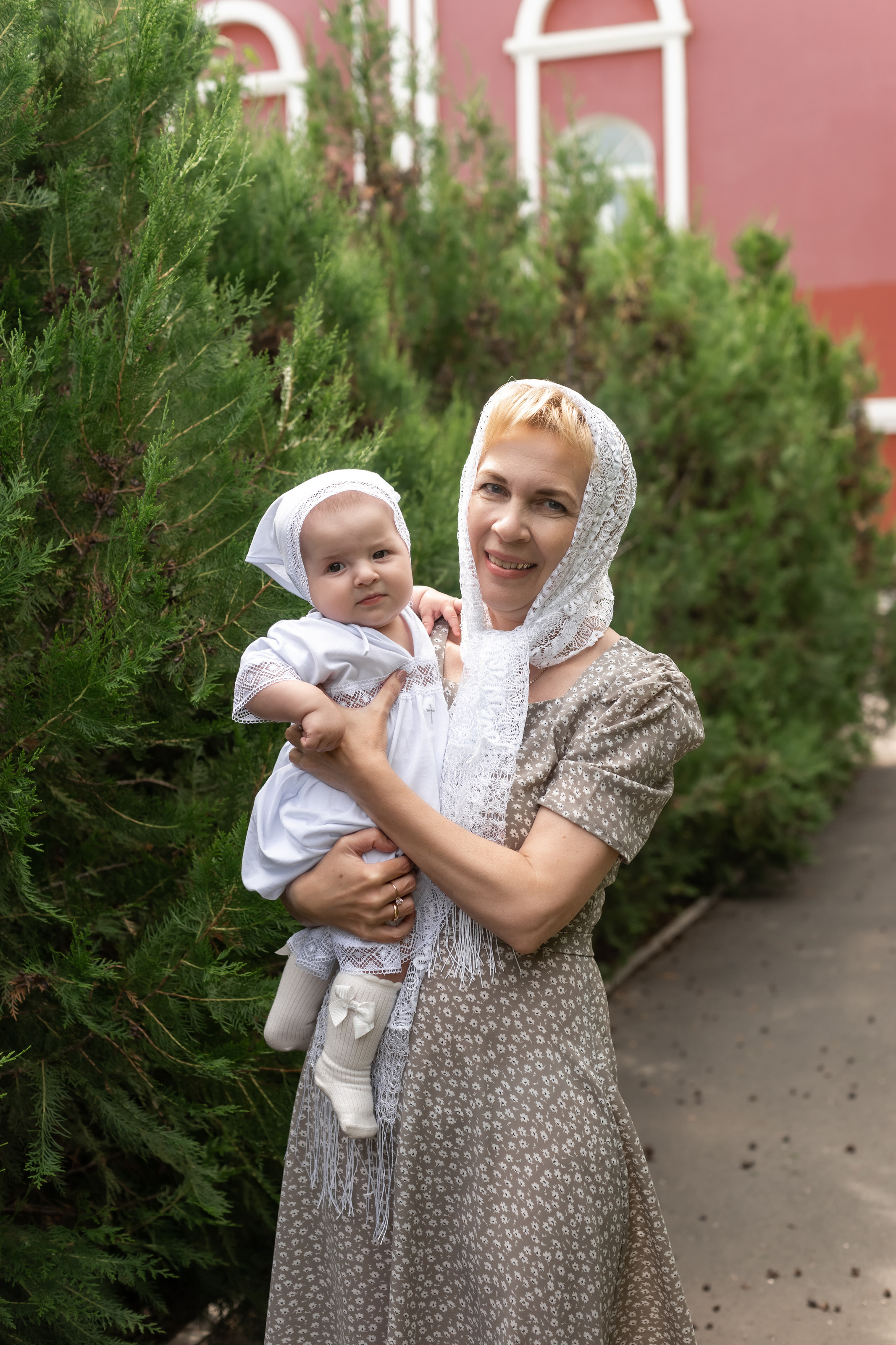 Крещение младнеца в храме. Ольга Плаксина фотограф в Саратове