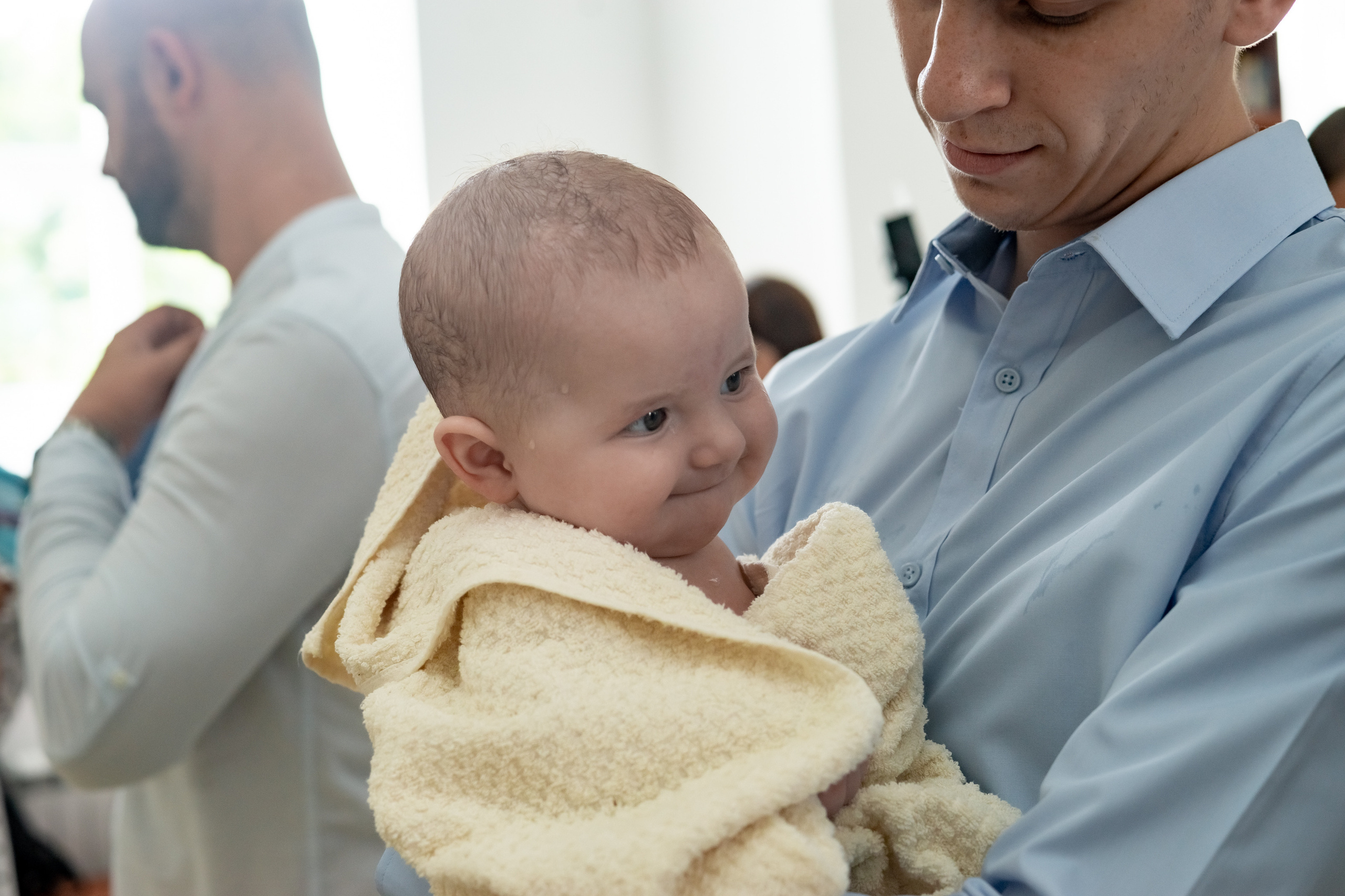 Крещение младнеца в храме. Ольга Плаксина фотограф в Саратове