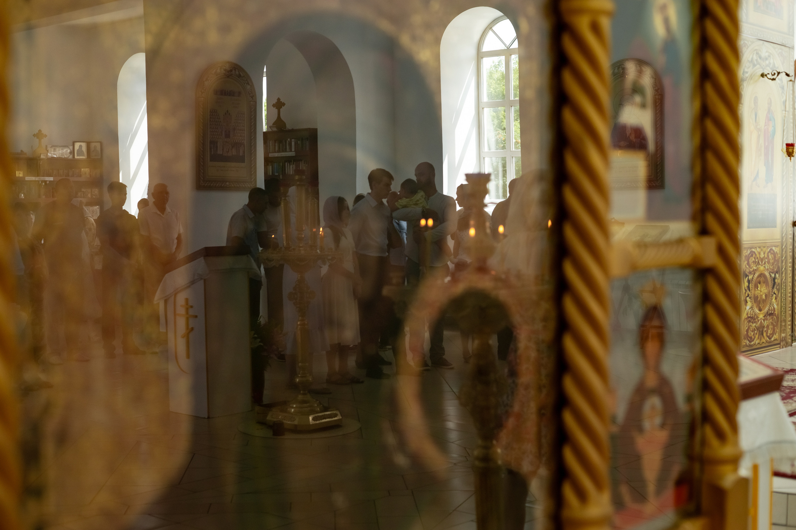 Крещение младнеца в храме. Ольга Плаксина фотограф в Саратове