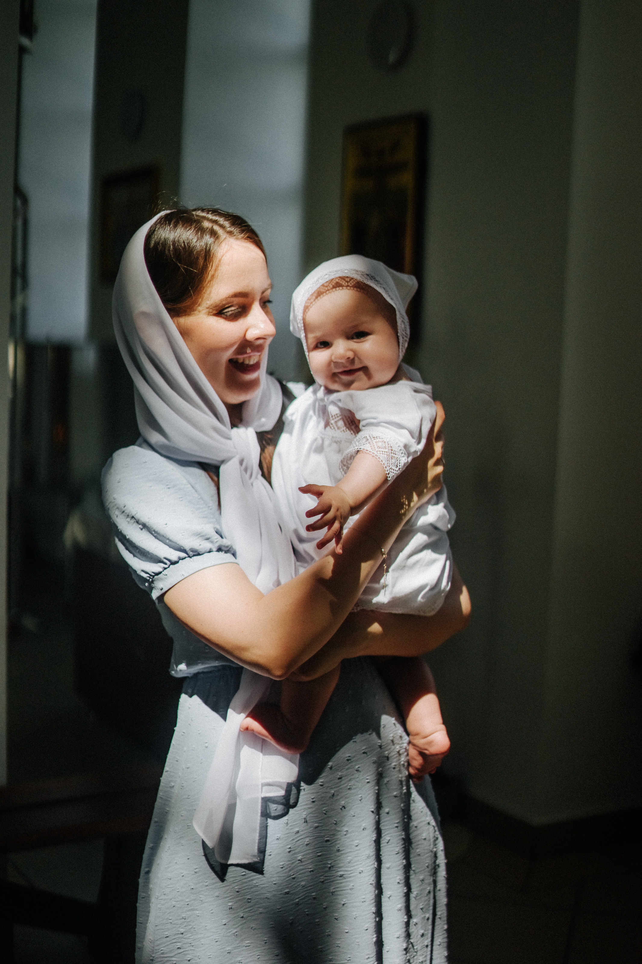 Крещение младнеца в храме. Ольга Плаксина фотограф в Саратове