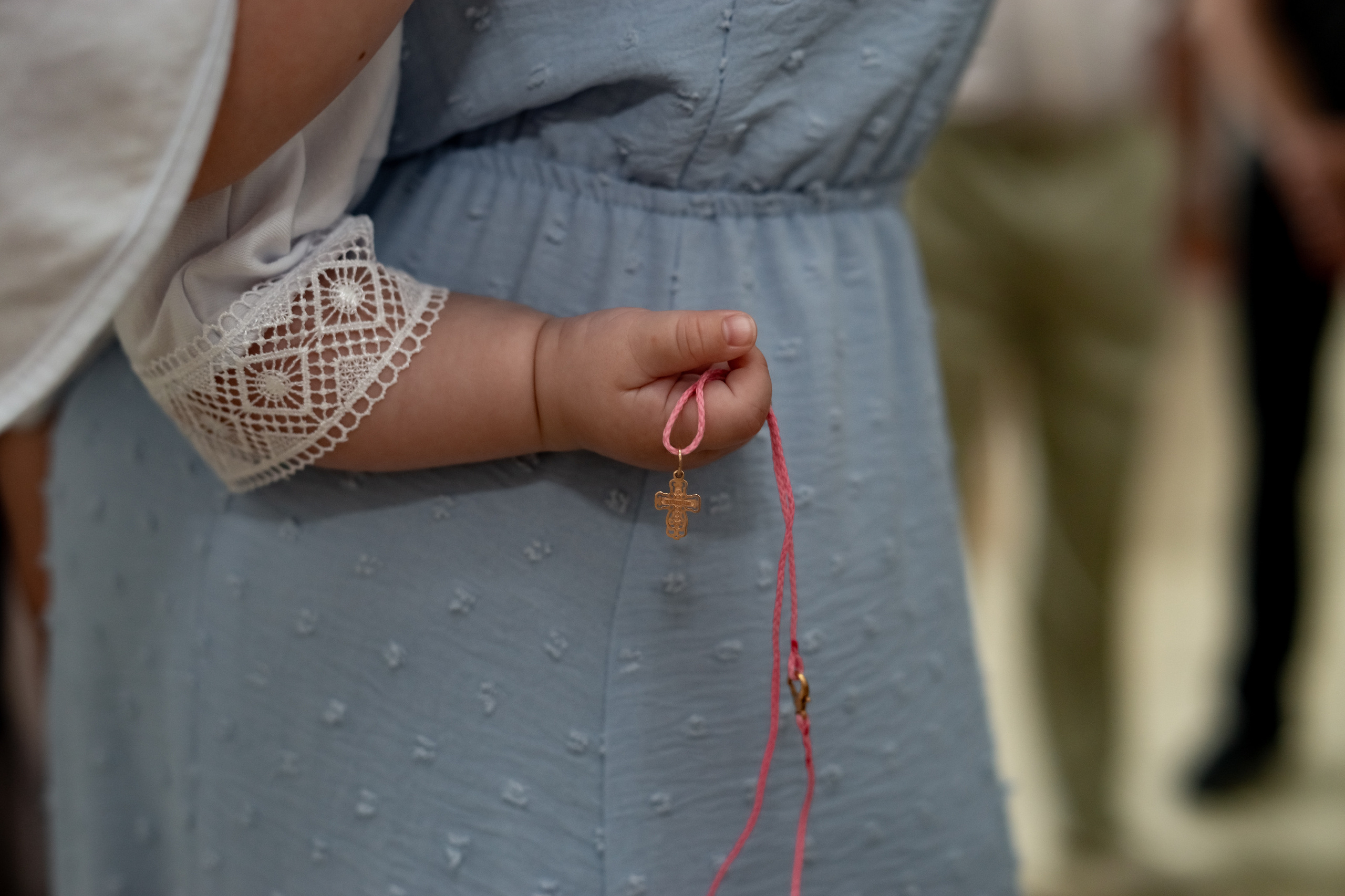 Крещение младнеца в храме. Ольга Плаксина фотограф в Саратове