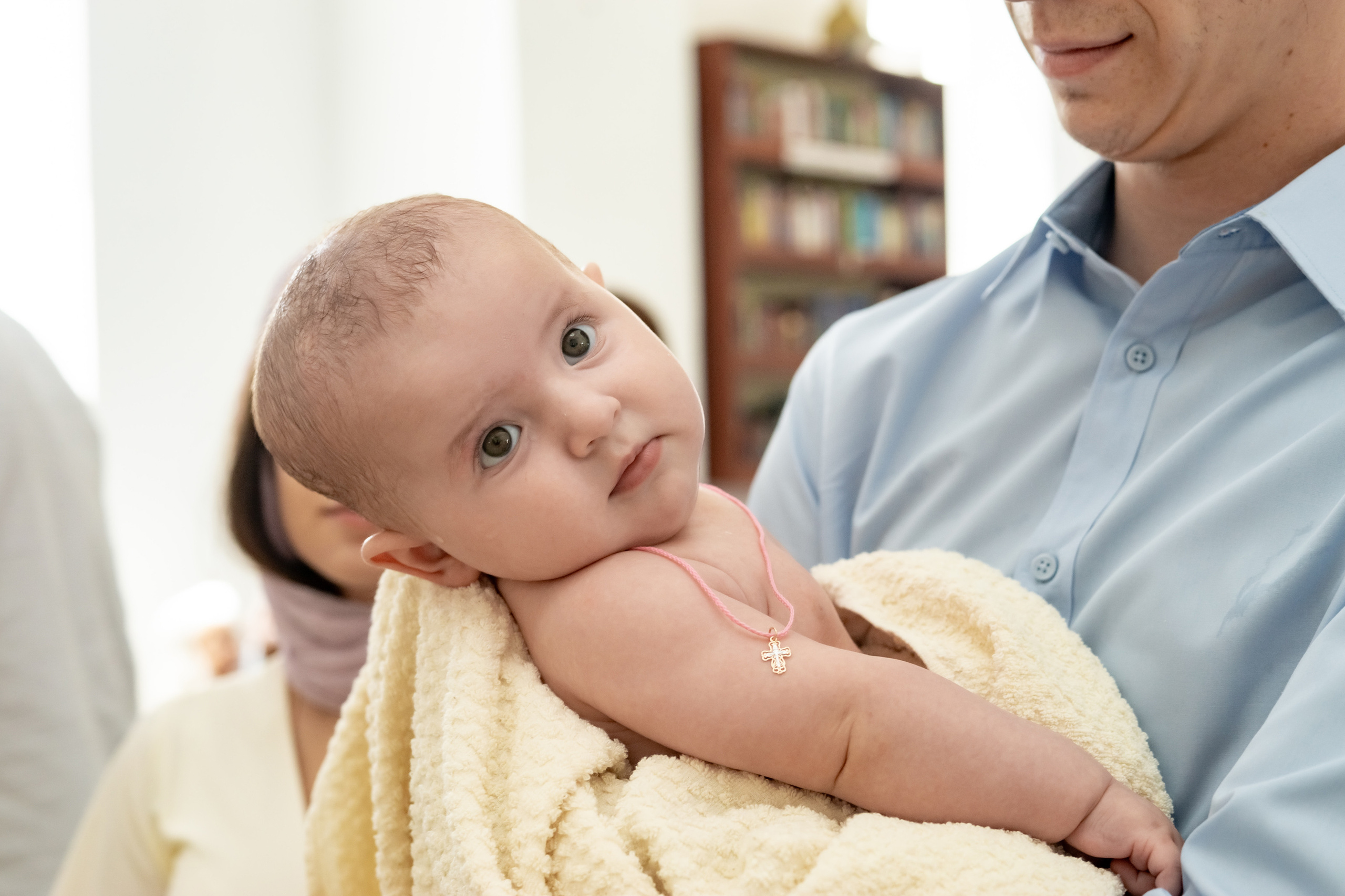 Крещение младнеца в храме. Ольга Плаксина фотограф в Саратове