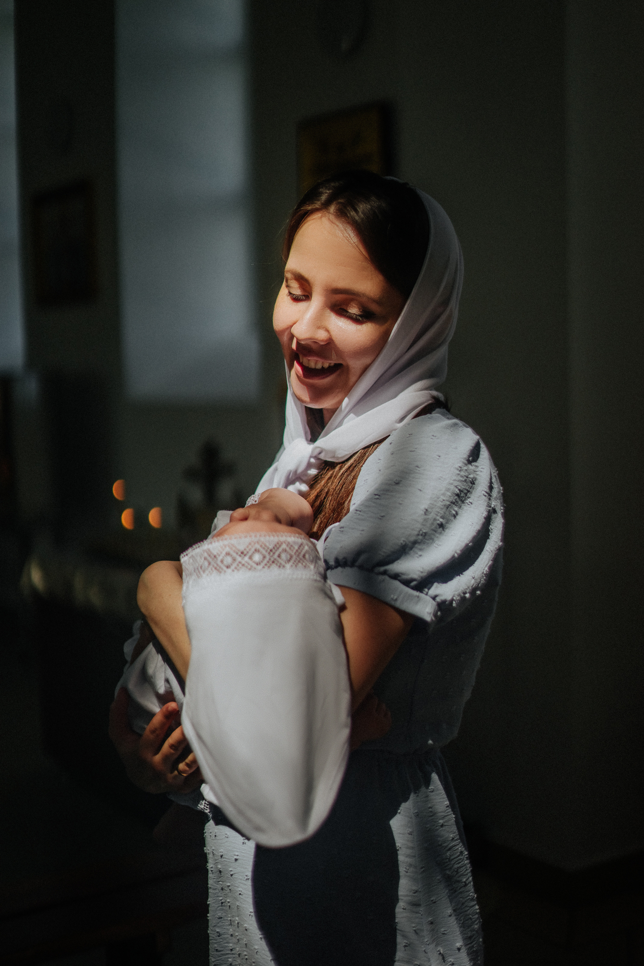 Крещение младнеца в храме. Ольга Плаксина фотограф в Саратове