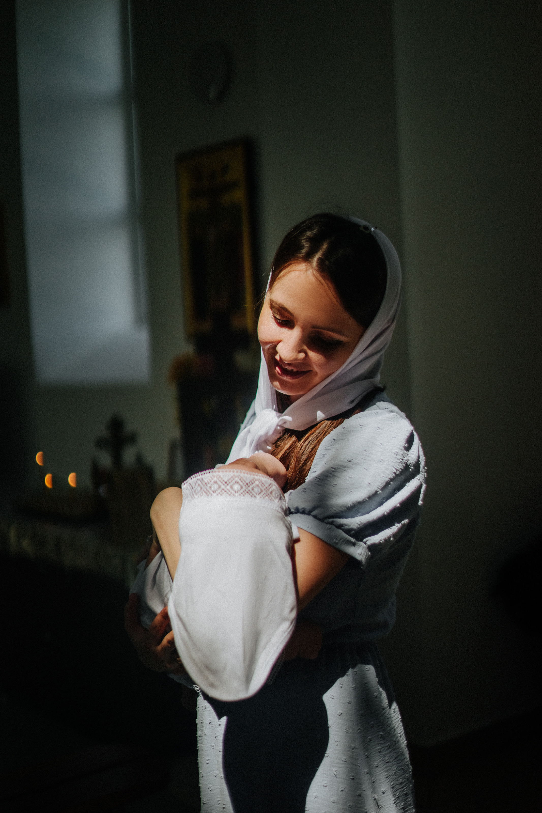 Крещение младнеца в храме. Ольга Плаксина фотограф в Саратове