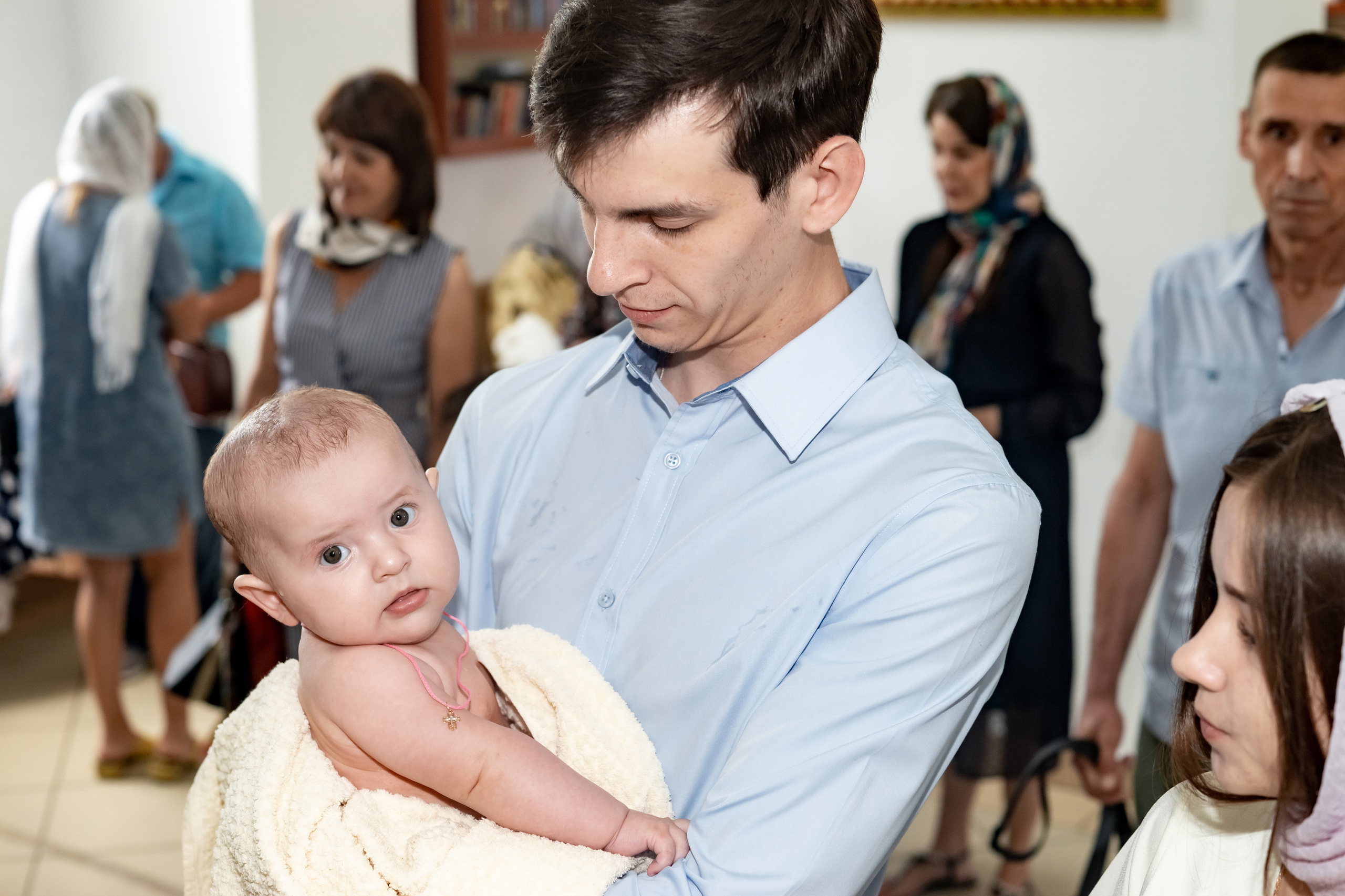 Крещение младнеца в храме. Ольга Плаксина фотограф в Саратове