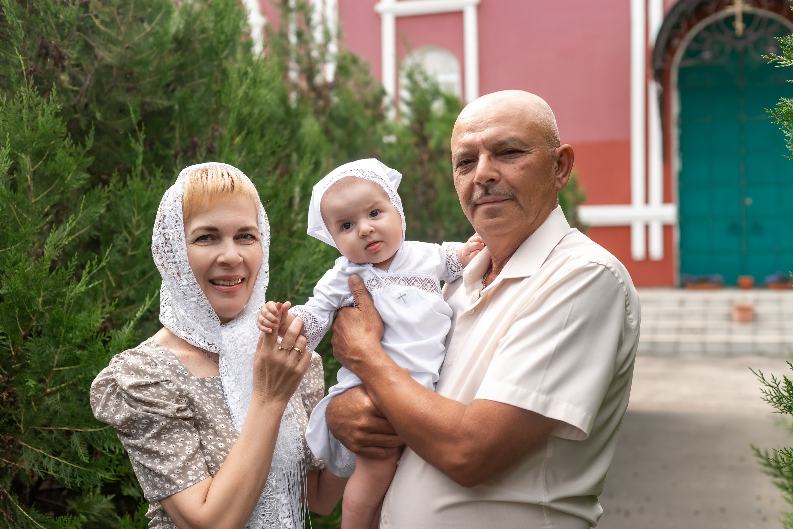 Крещение младнеца в храме. Ольга Плаксина фотограф в Саратове