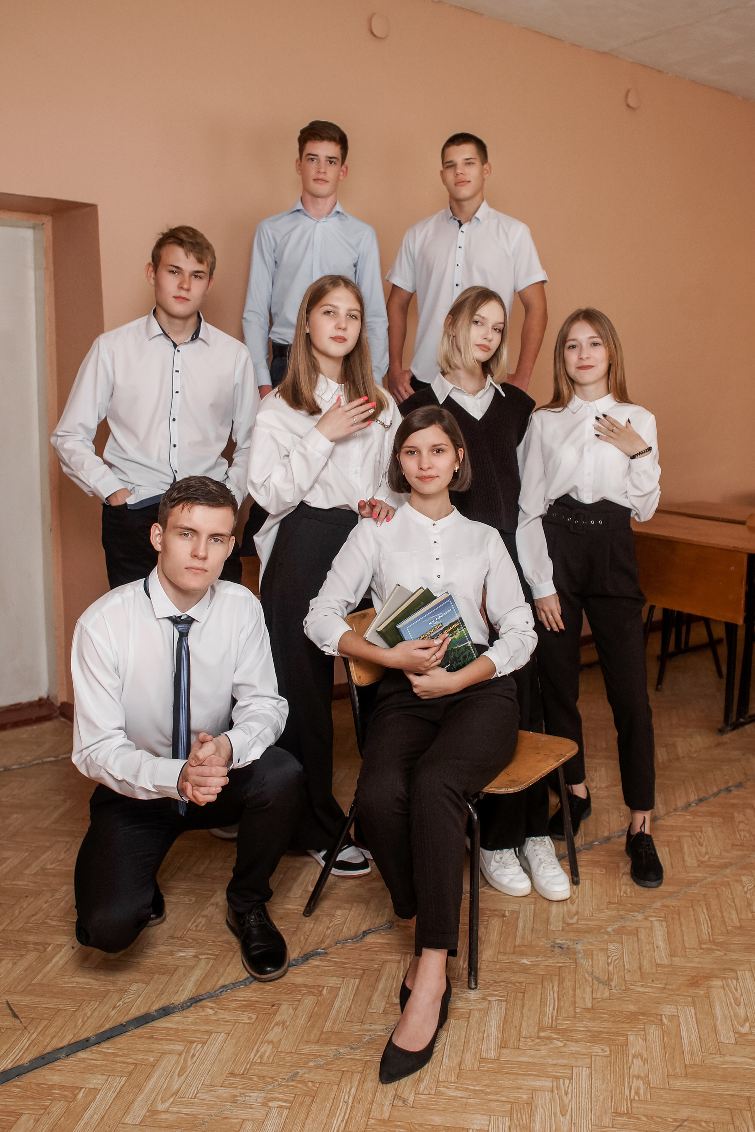 11 класс- СОШ 8 — выпуск 2022 — съёмка для альбома. Ольга Плаксина фотограф в Саратове