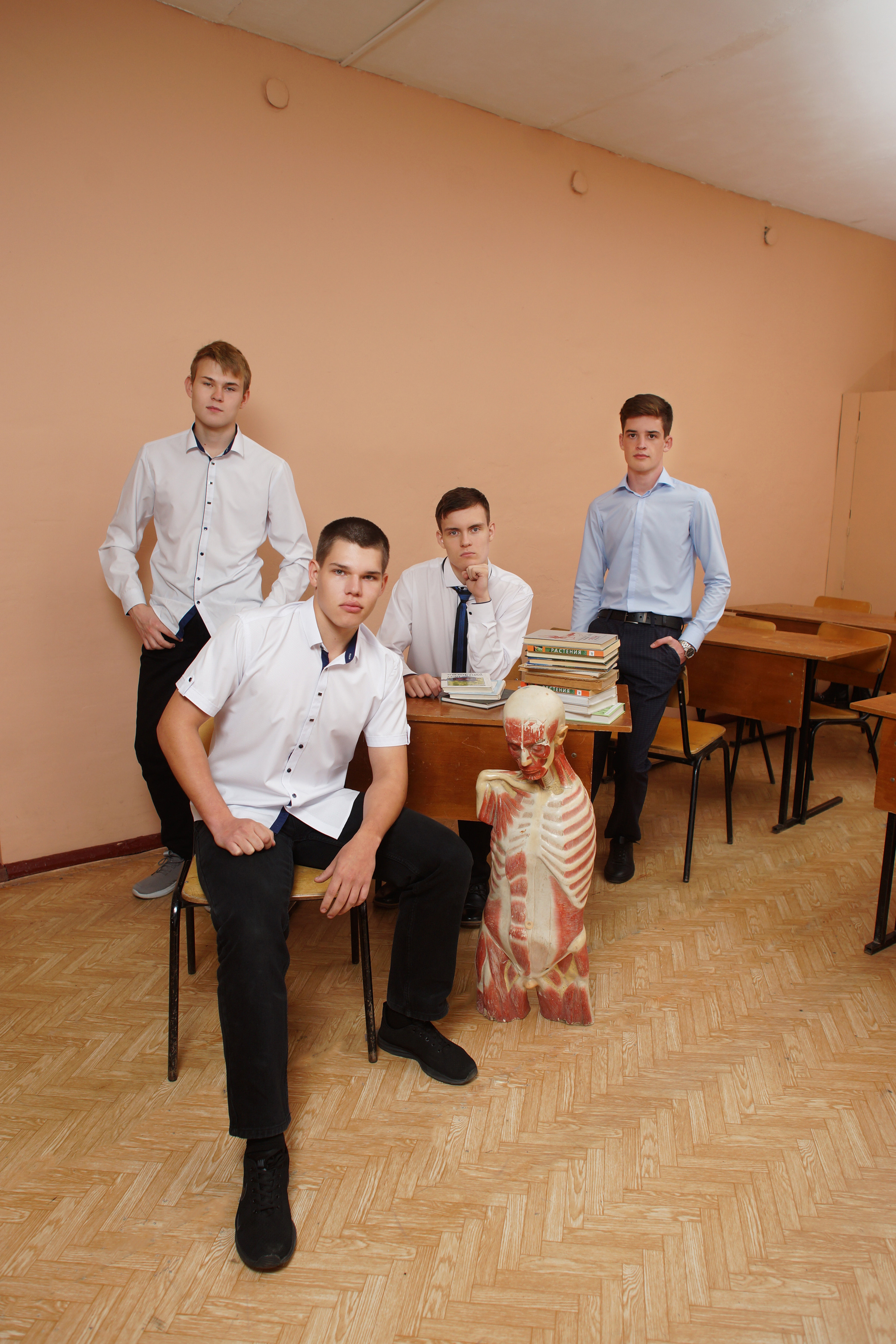 11 класс- СОШ 8 — выпуск 2022 — съёмка для альбома. Ольга Плаксина фотограф в Саратове