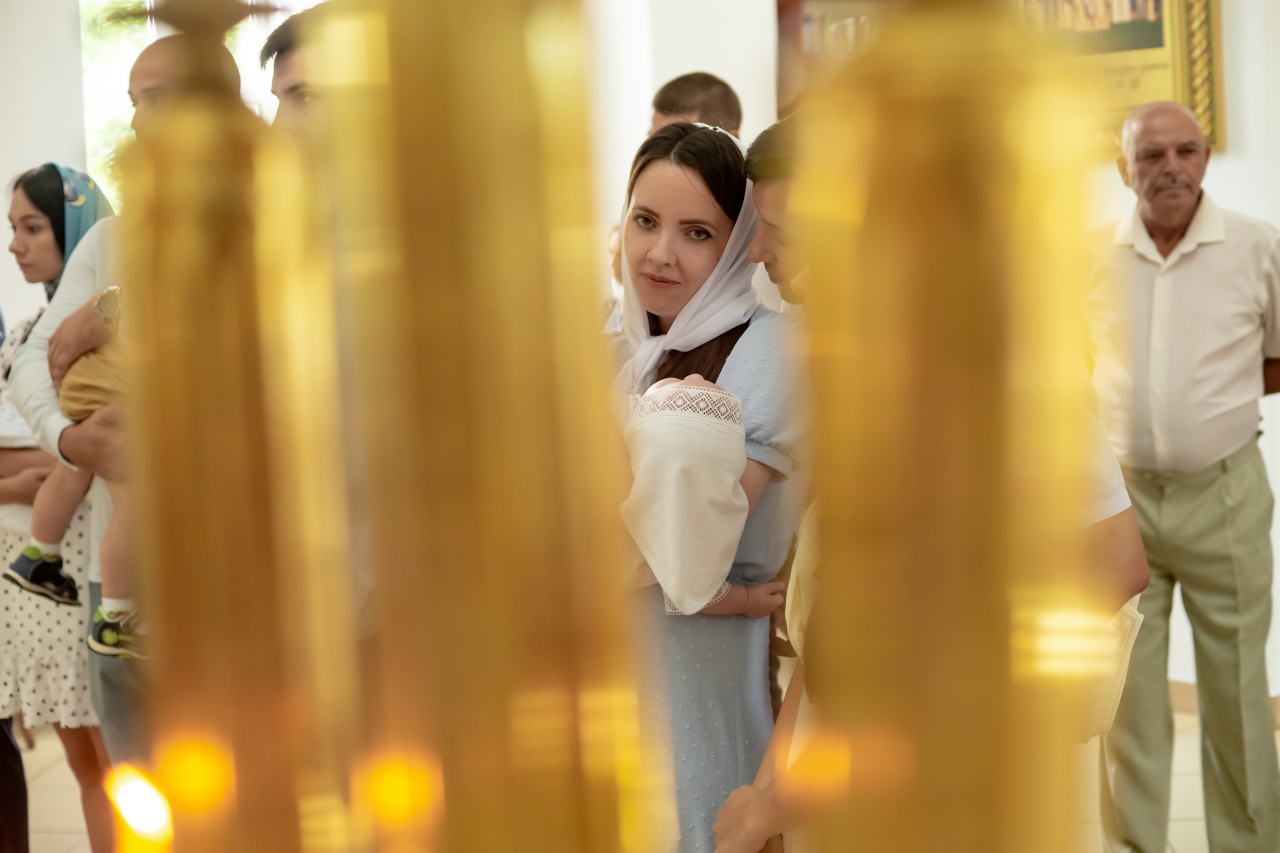 Крещение младнеца в храме. Ольга Плаксина фотограф в Саратове