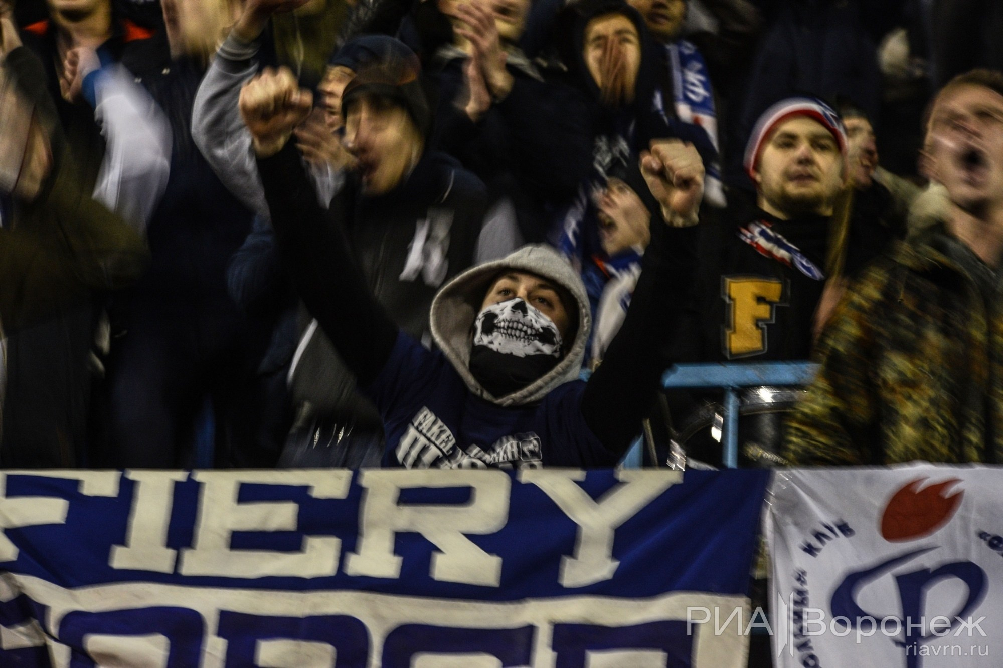 Болельщики во время футбольного матча "Факел" (Воронеж)- "Арсенал" (Тула), Воронеж.