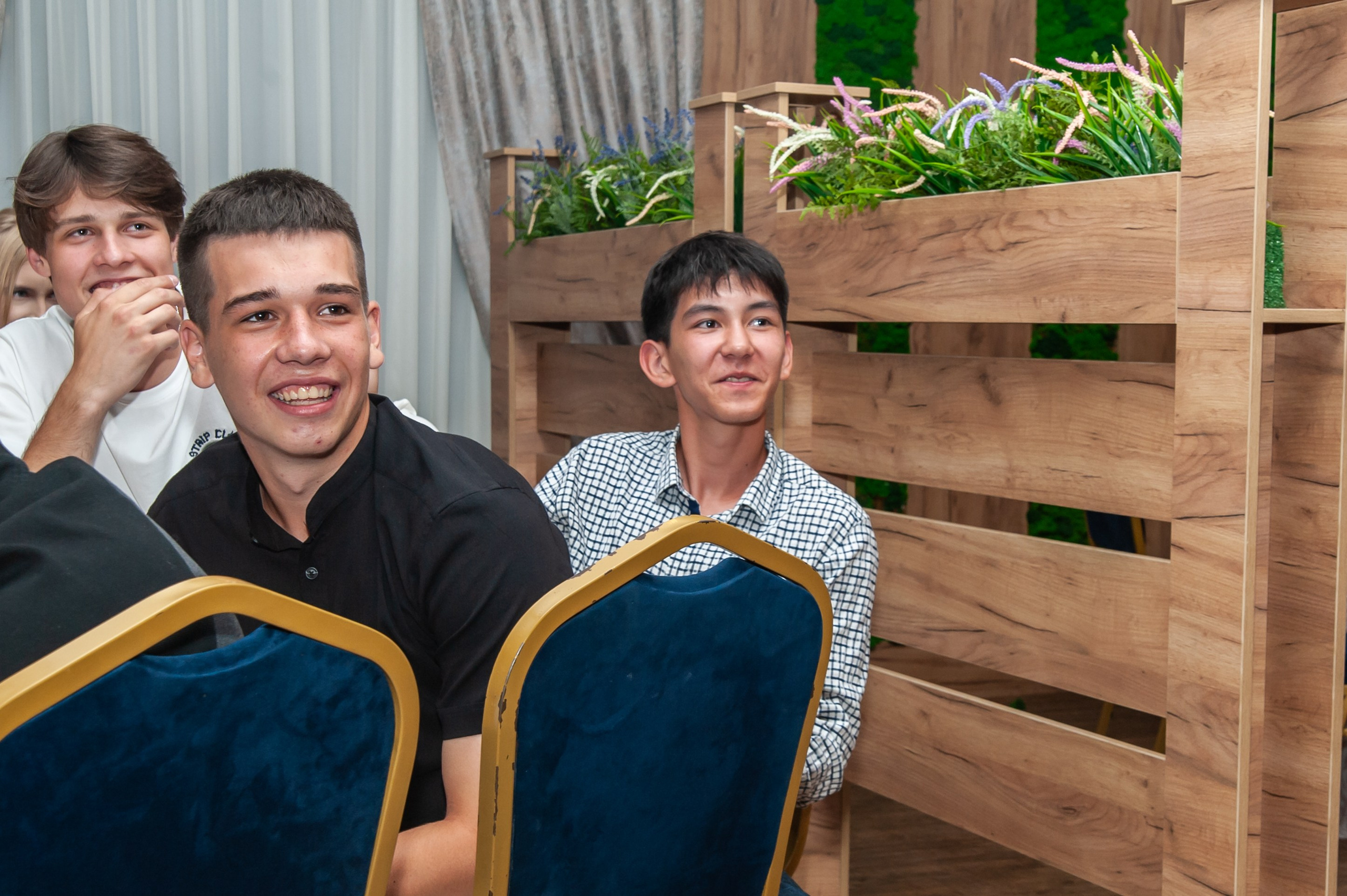 Выпускной МАОУ СОШ № 17 им. Эдуарда Есаяна. Свадебный и семейный фотограф Денис Лукьянов в Краснодаре, Краснодарском крае и Республике Крым