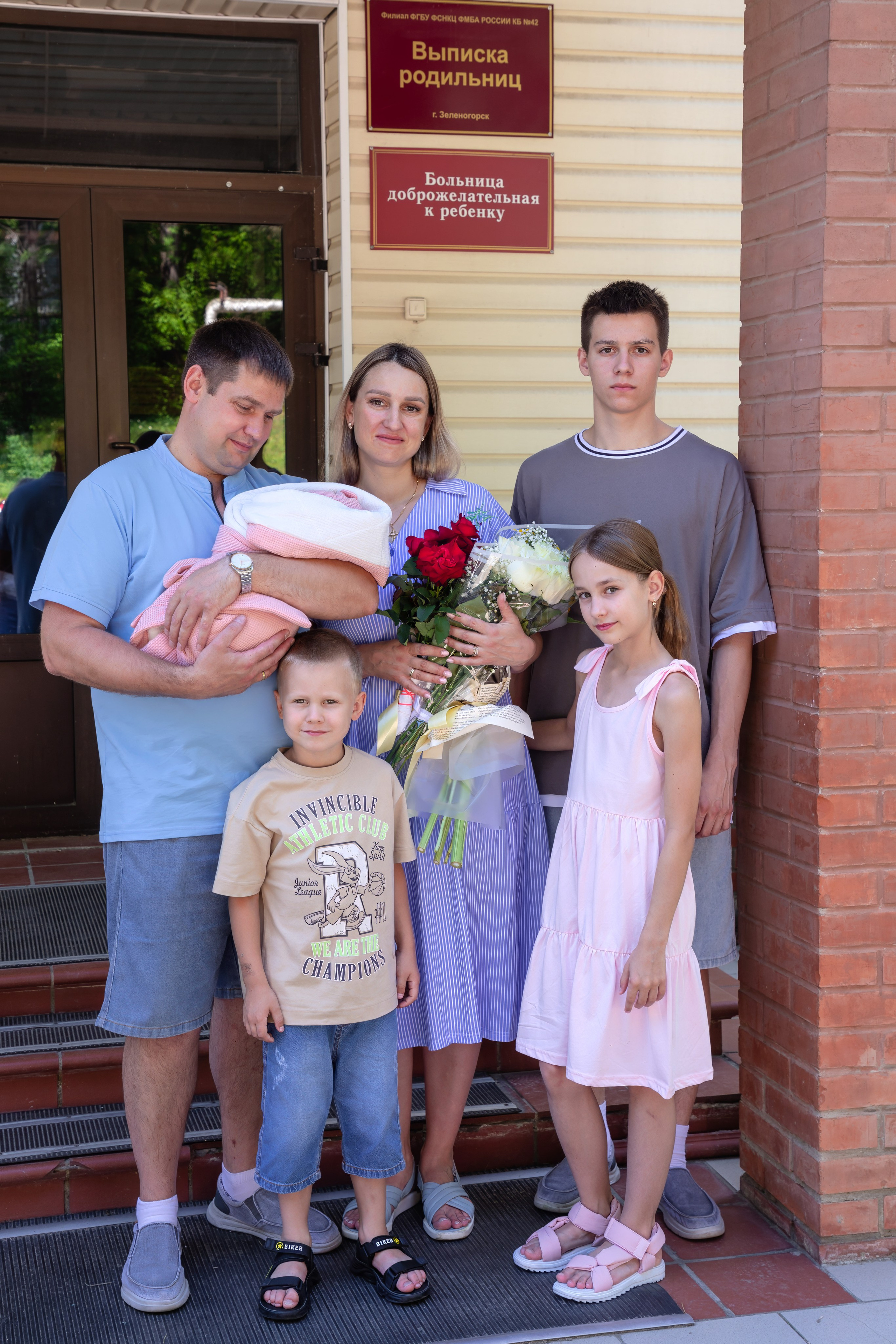 Выписка из роддома. Свадебный, семейный, школьный Фотограф и видеограф Худаноговы Александр и Ирина г. Зеленогорск, Красноярск