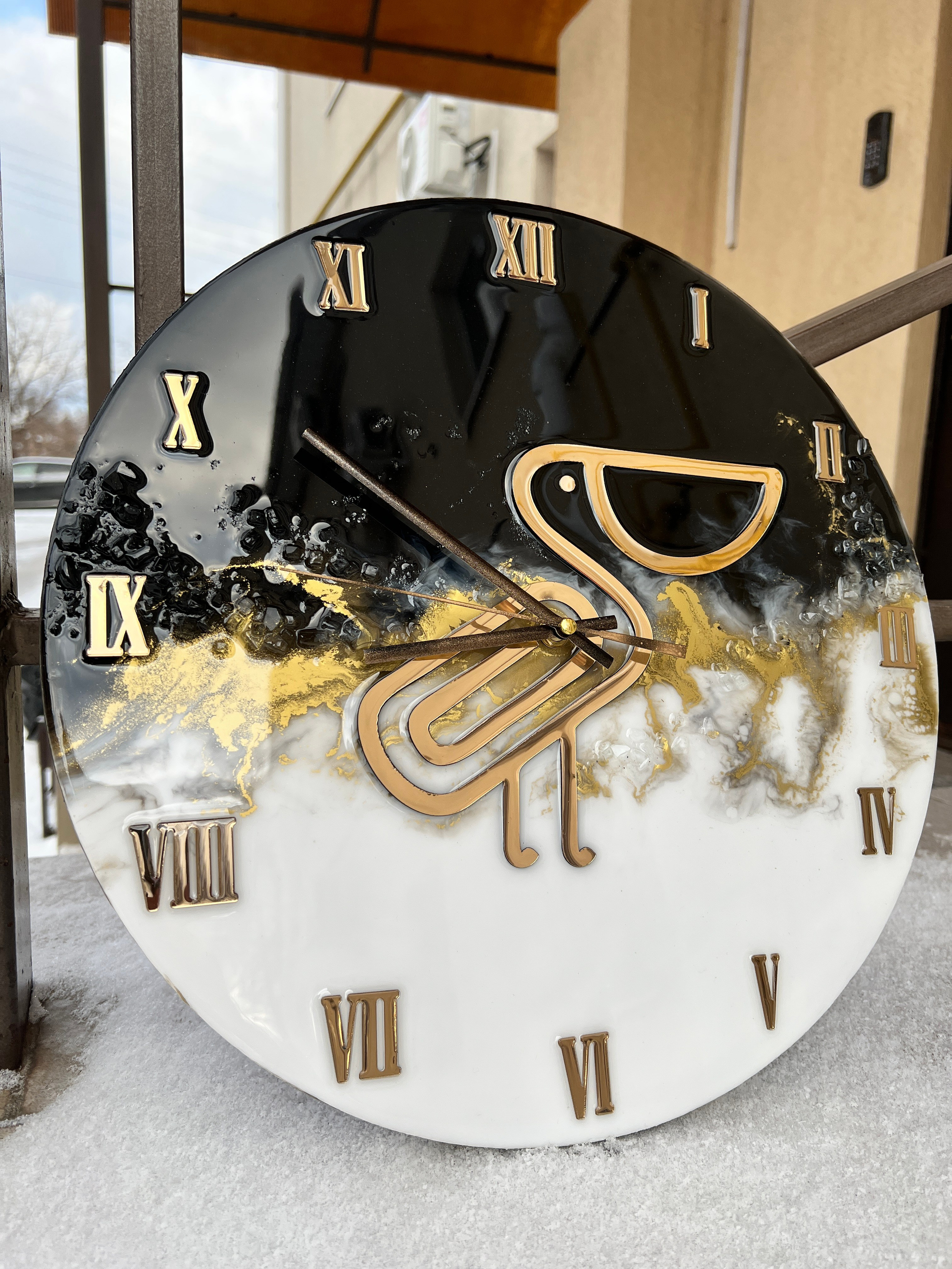 Часы из эпоксидный смолы. Художник Якимова Юлия картины в интерьер и предметы декора