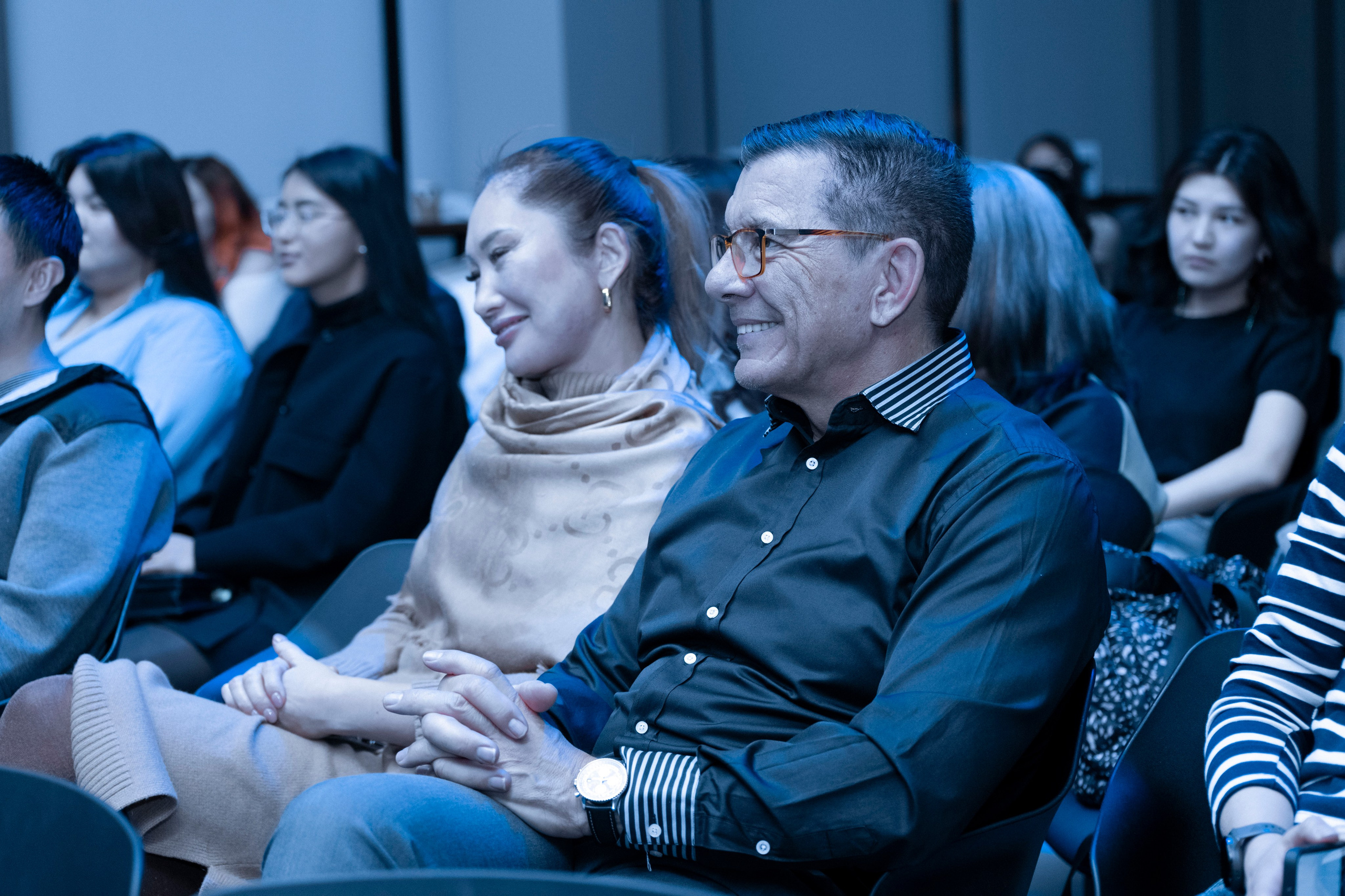 ORTA| STAND UP in ENGLISH. OSPAN ALI photographer