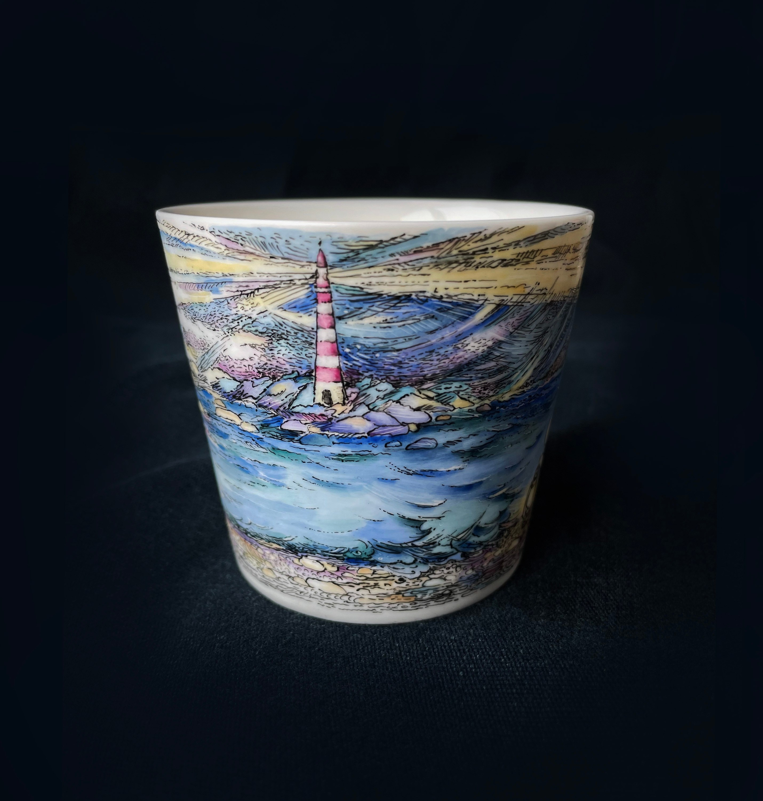 Надглазурная роспись по фарфору. Санкт-Петербург. Муми-папа и море. Индивидуальные заказы по росписи фарфора в Санкт-Петербурге.