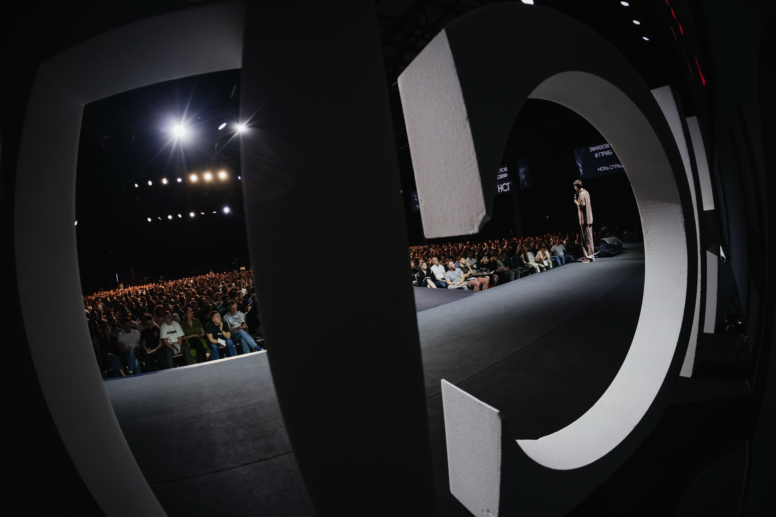 Виталий Кривцов Профессиональный репортажный фотограф сниму ваше мероприятие стильно, эмоционально и креативно. Репортажный, event, концертный и backstage фотограф из Москвы Виталий Кривцов