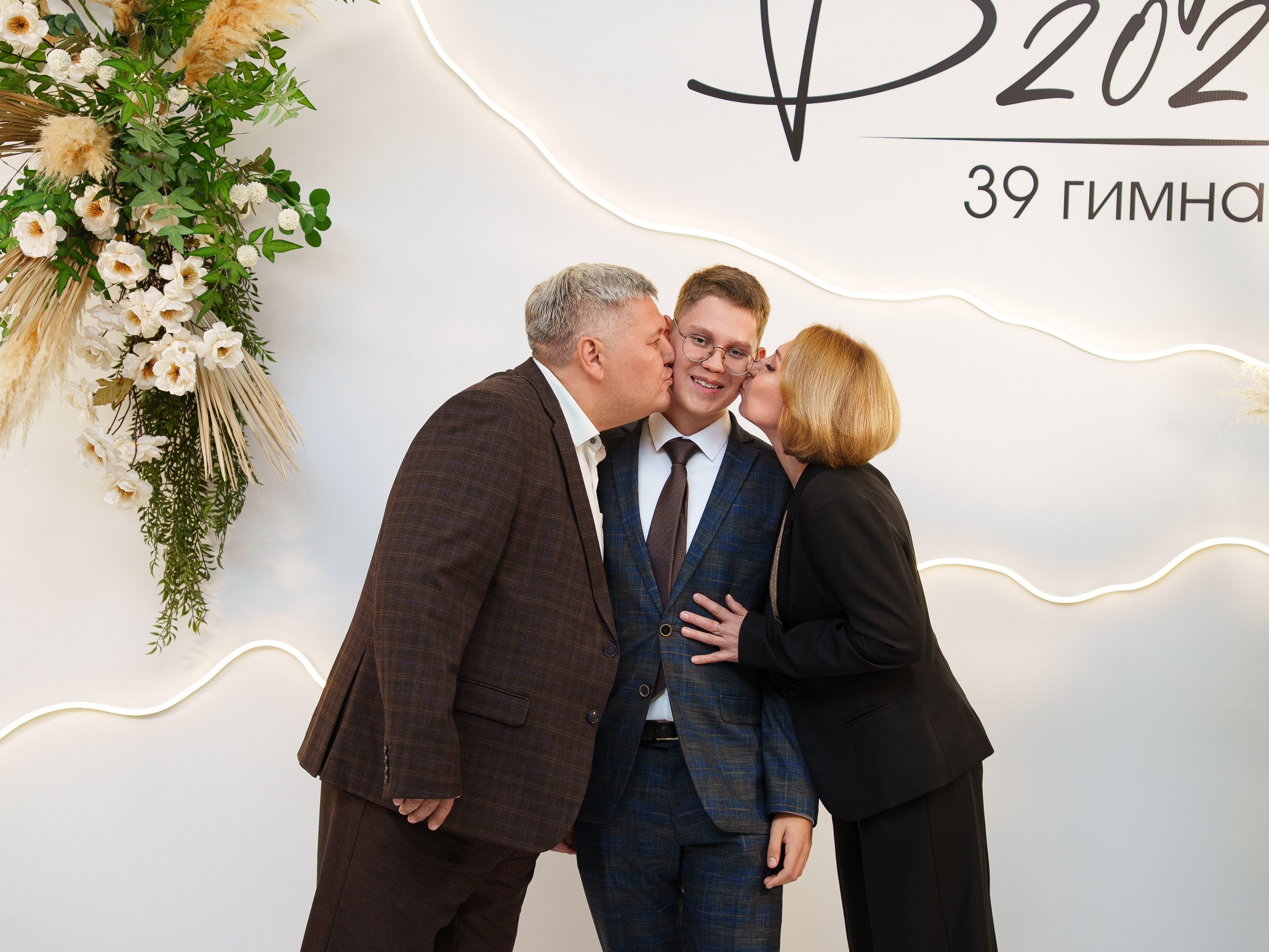 Фотограф на выпускной в Уфе — съёмка в Конгресс-холле для гимназии № 39