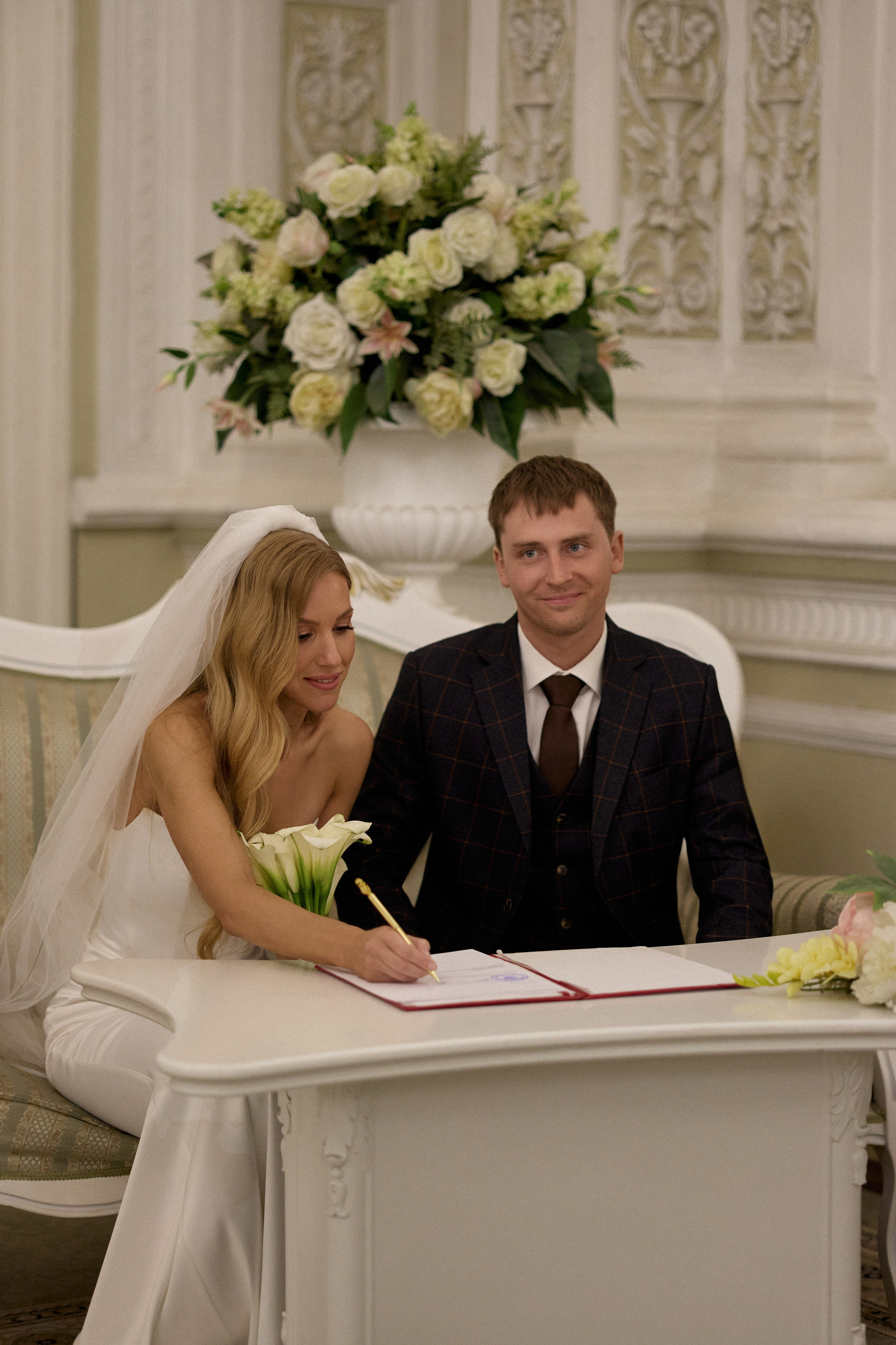 Свадебная фотосессия в Дворце Бракосочетания № 1. Сестры Карабаза. Фотографы и ретушеры в Москве и Санкт-Петербурге