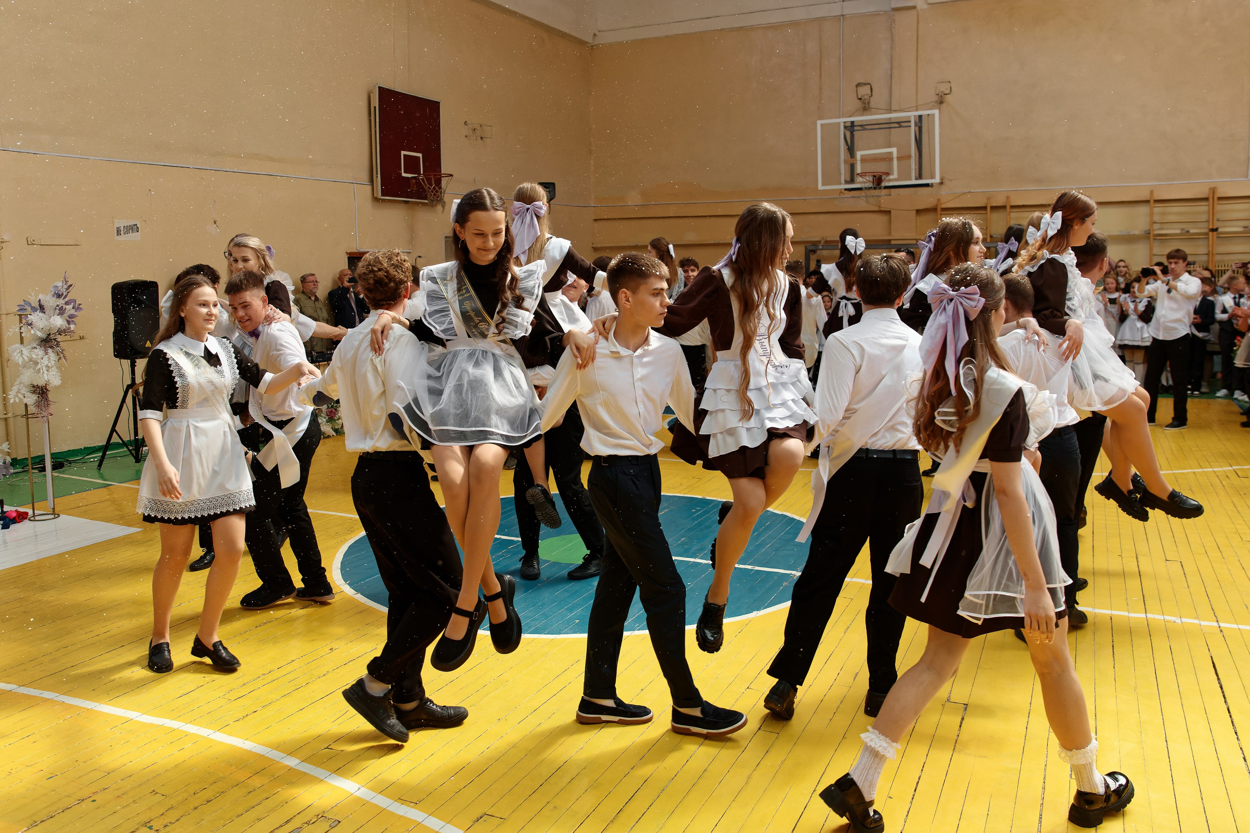 Последний звонок Школа № 42. Семейный фотограф — Макс Белогрудов