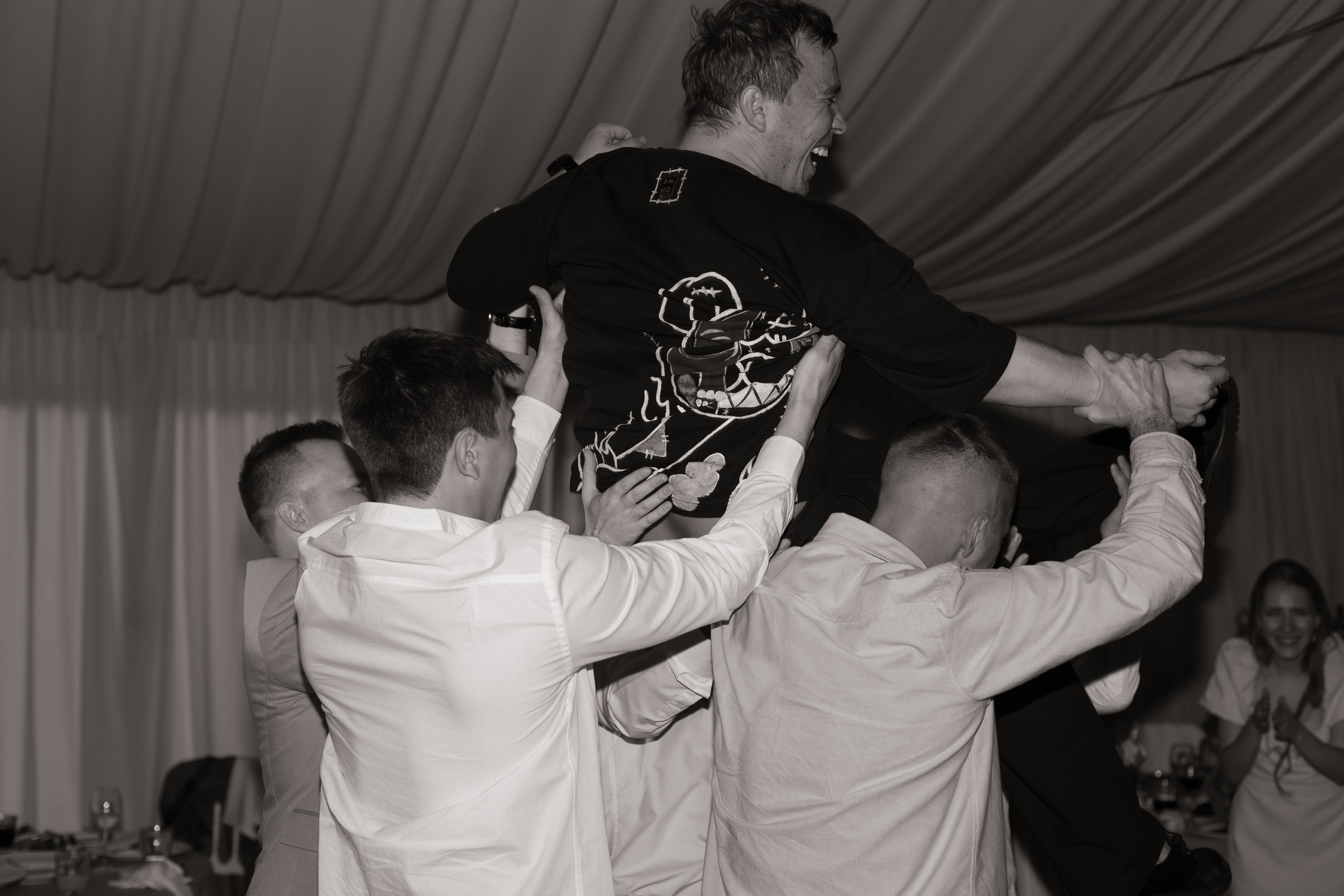 Виталий и Полина: свадьба загородом, где дождь не помеха. @dariazphoto свадебный фотограф