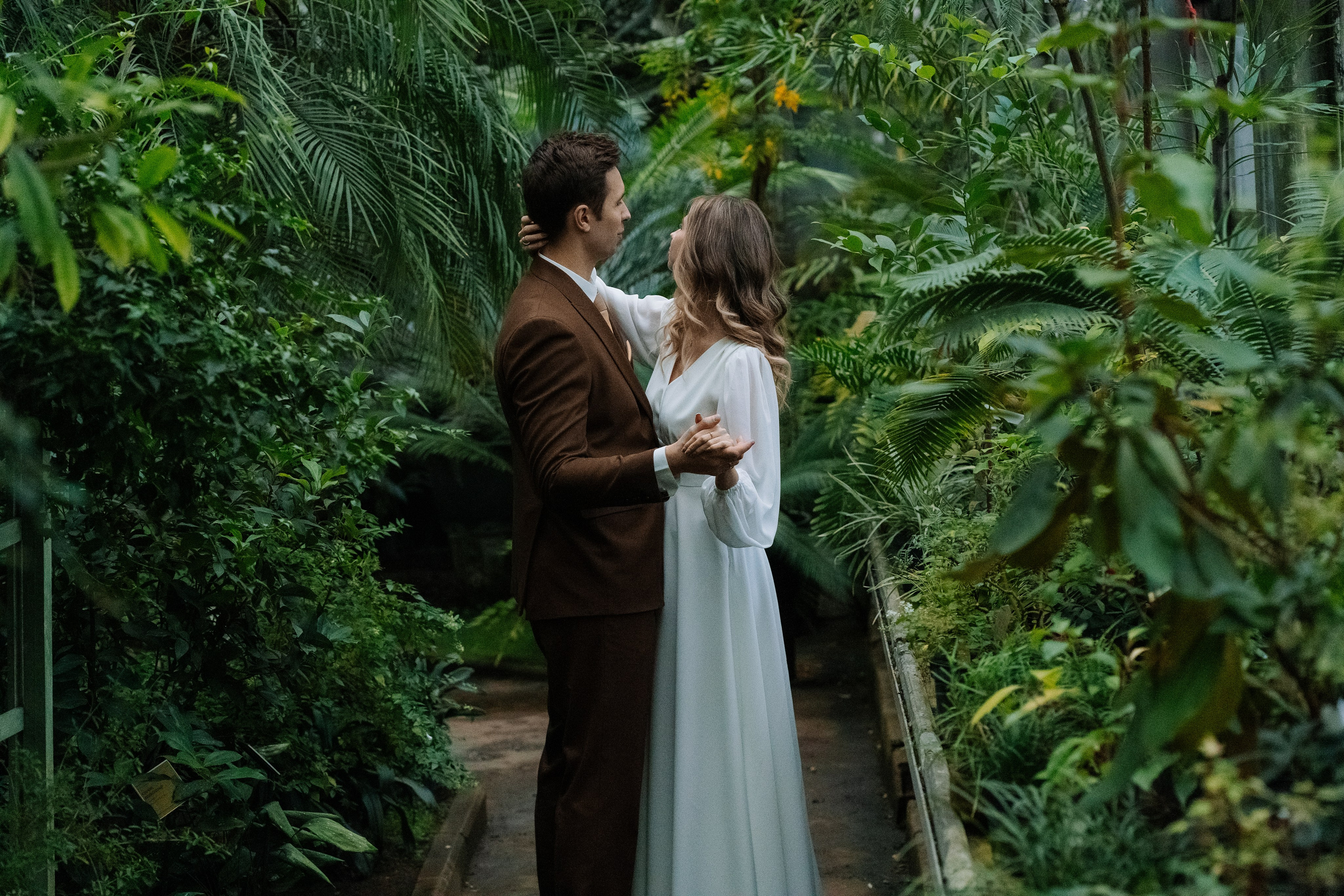 Свадебная фотосессия в оранжерее, Москва. Свадебный фотограф в Москве Анна Полушина