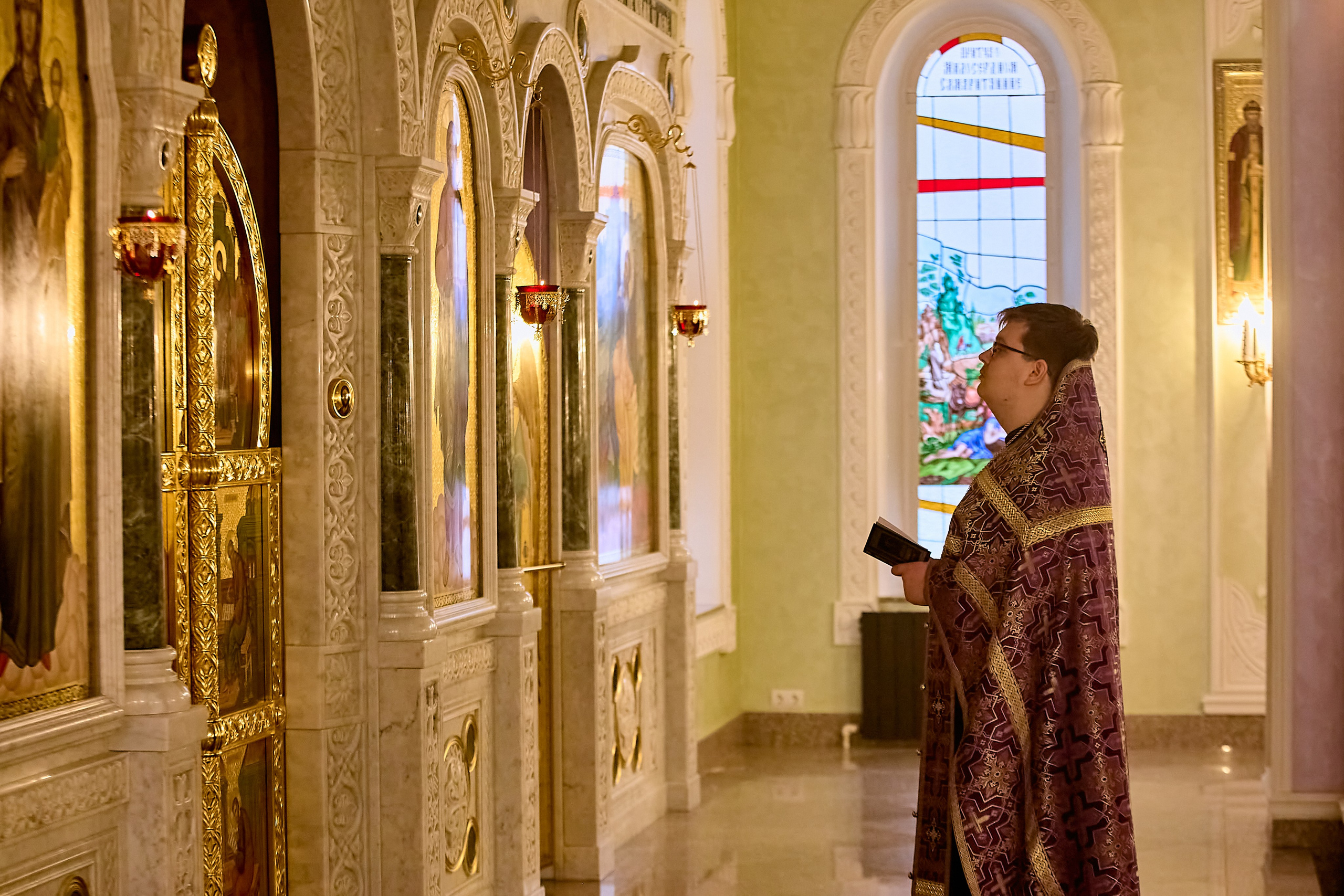 Фотографии Взрослый портрет в храме