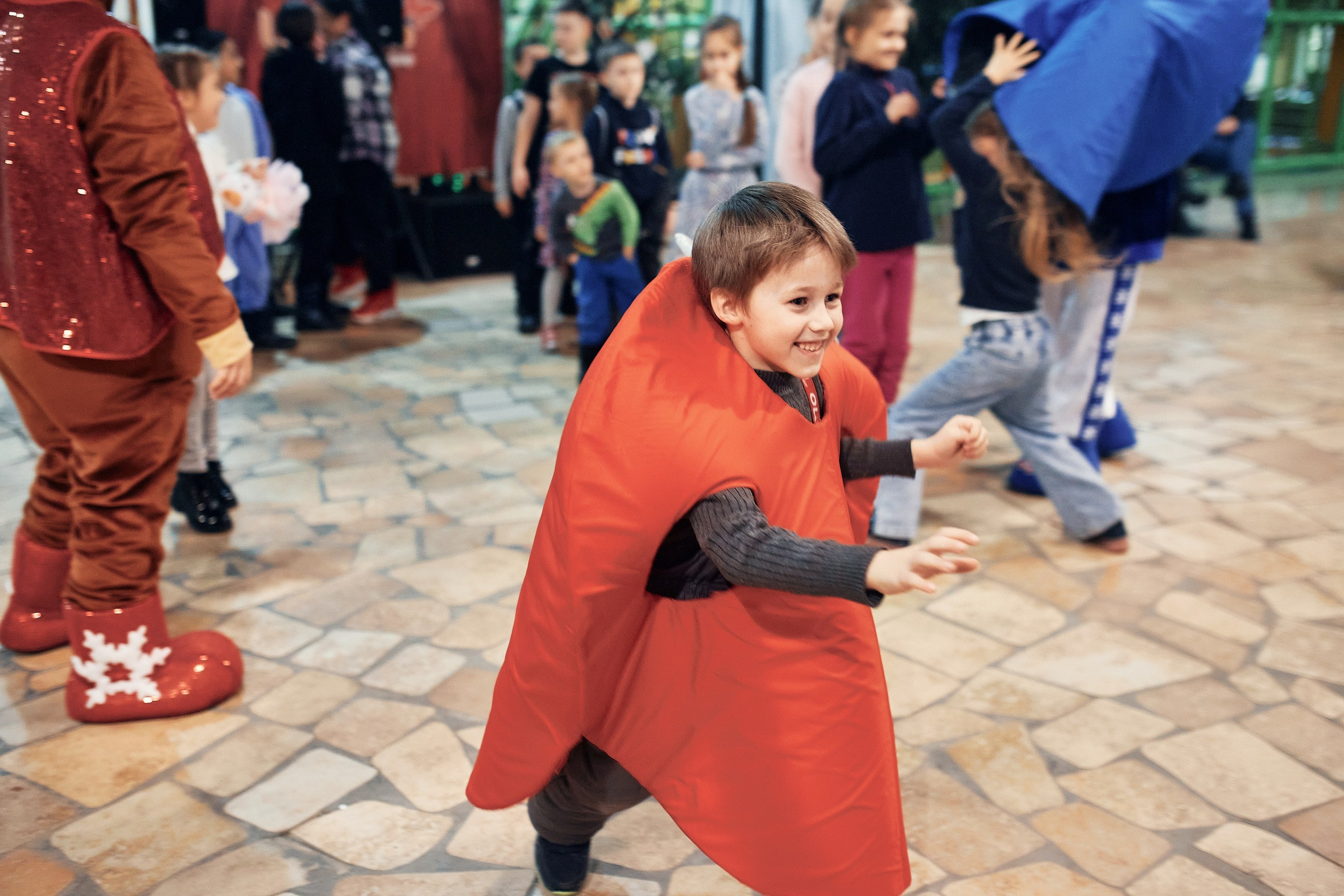 Детский новогодний праздник в ТЦ Июнь. Семейный и репортажной фотограф в Красноярске и Москве Виктор Бабинцев