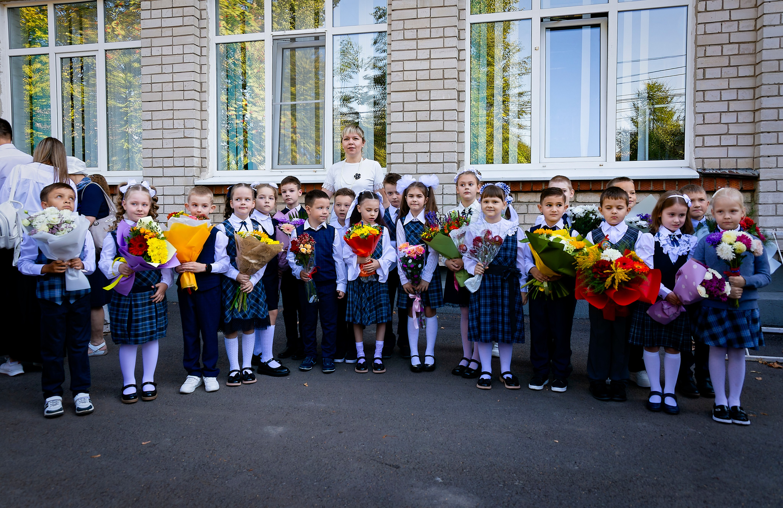 1 Сентября. Школа № 135. Лев Постнов.Фотограф. Нижний Новгород