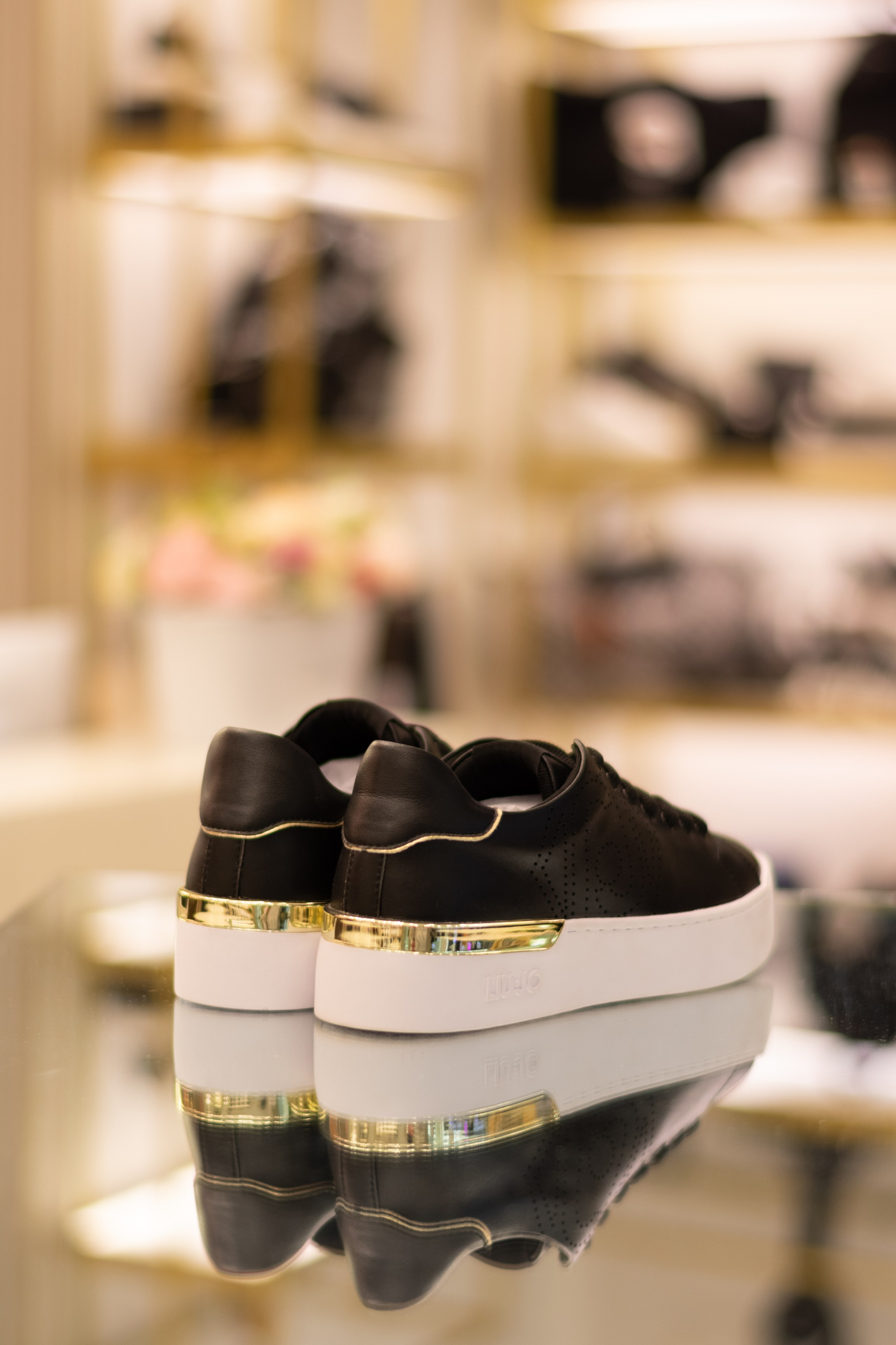 Для организаций. Предметная фотосессия для обувного магазина Capsula. Фотограф/видеограф Богдан Голованов