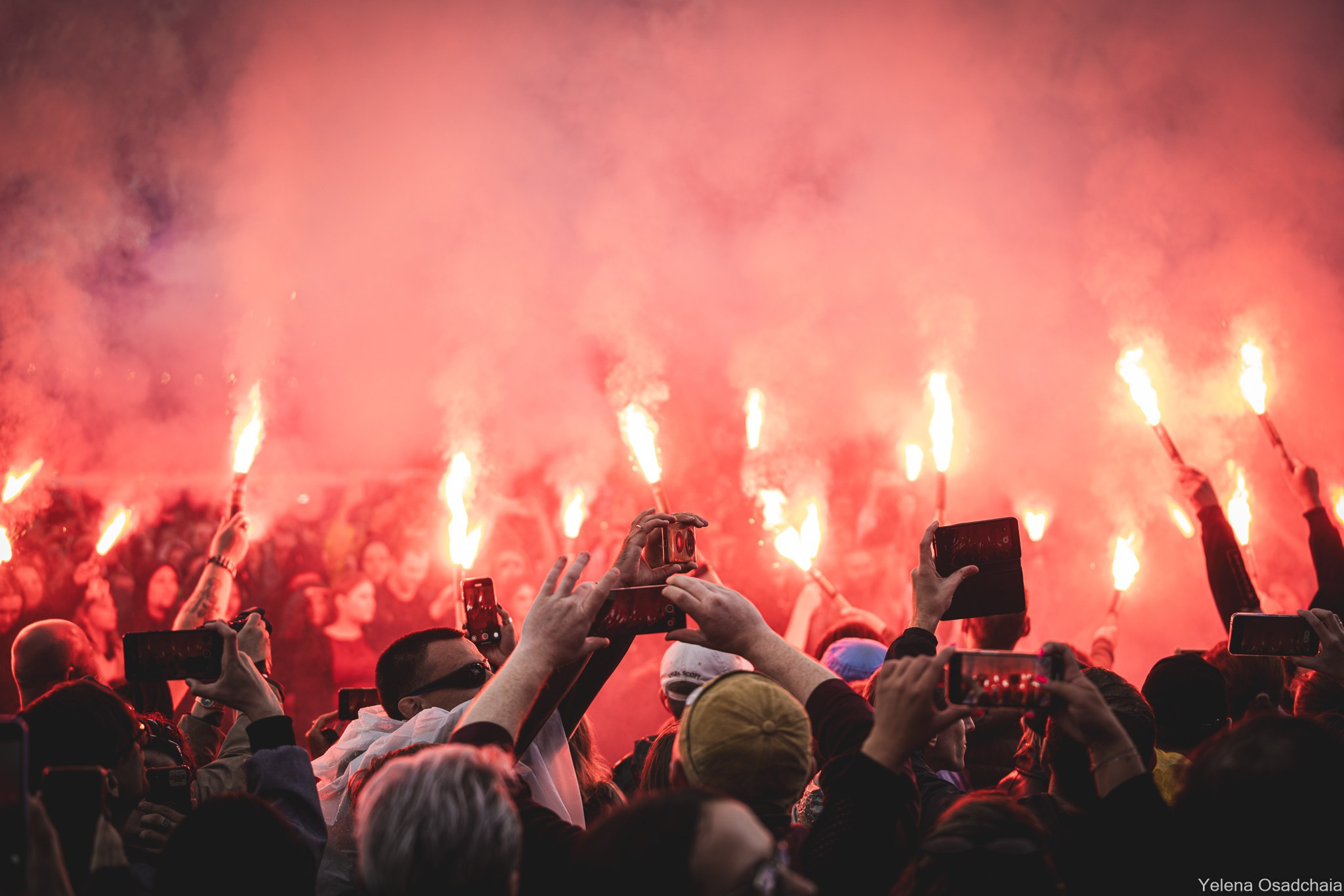 Живой 2025 — День 1. Елена Осадчая — фотографирую музыку на сцене и в жизни