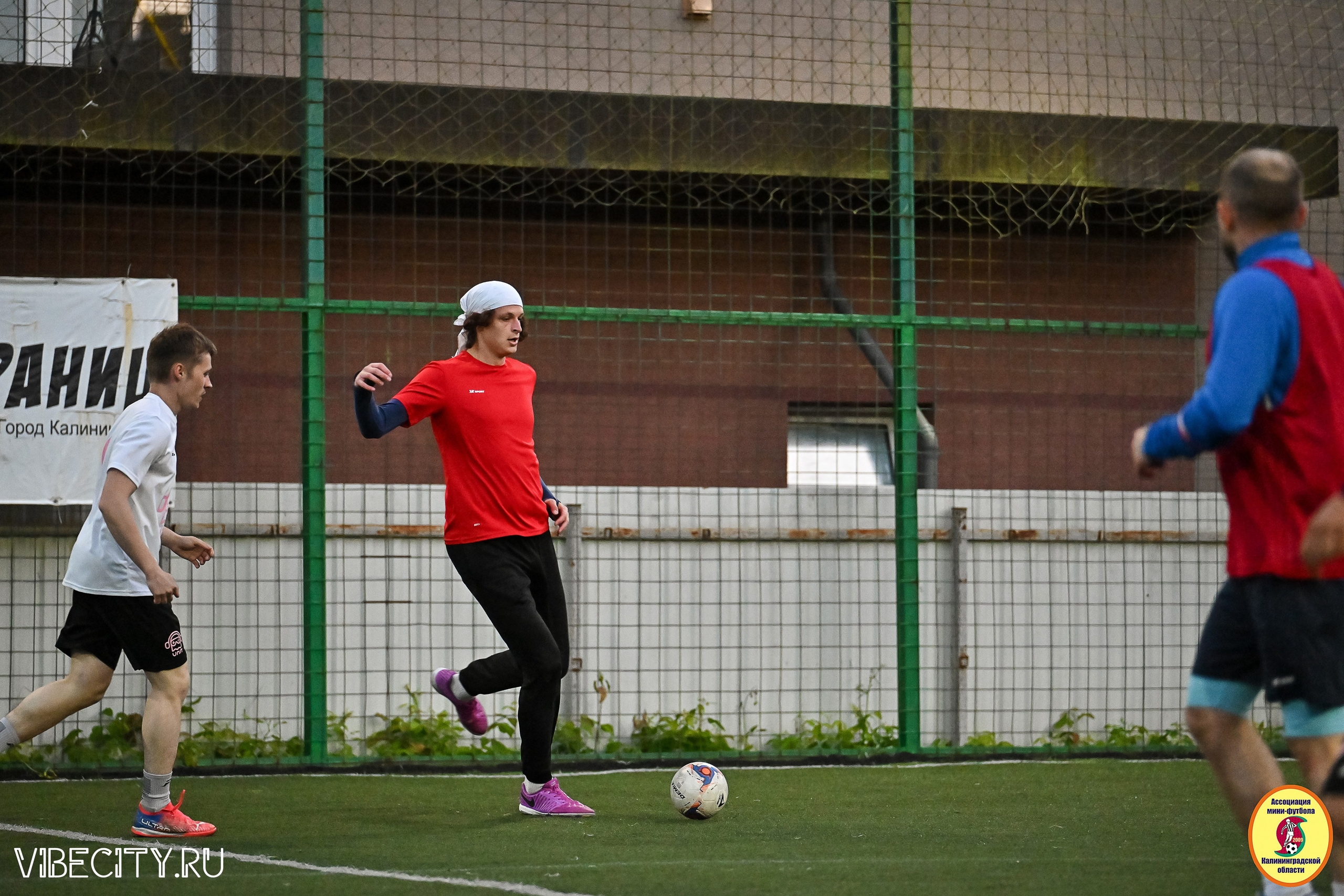 ИГРЫ МИНИ-ФУТБОЛЬНОЙ И КОРПОРАТИВНОЙ ЛИГИ. VIBECITY.RU Вайб Сити Ру Фоторепортажи Фотоотчеты Калининград