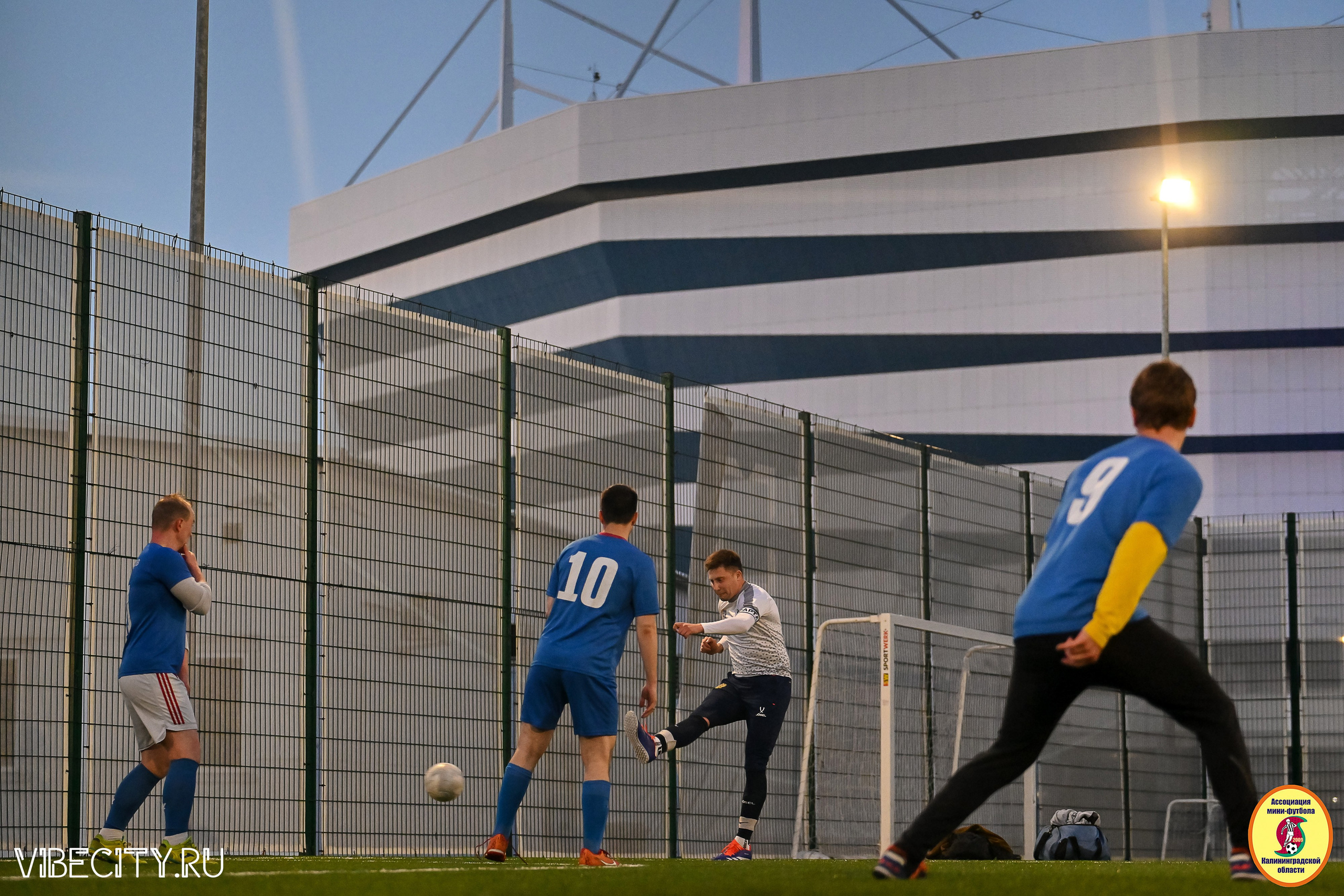ИГРЫ МИНИ-ФУТБОЛЬНОЙ И КОРПОРАТИВНОЙ ЛИГИ. VIBECITY.RU Вайб Сити Ру Фоторепортажи Фотоотчеты Калининград