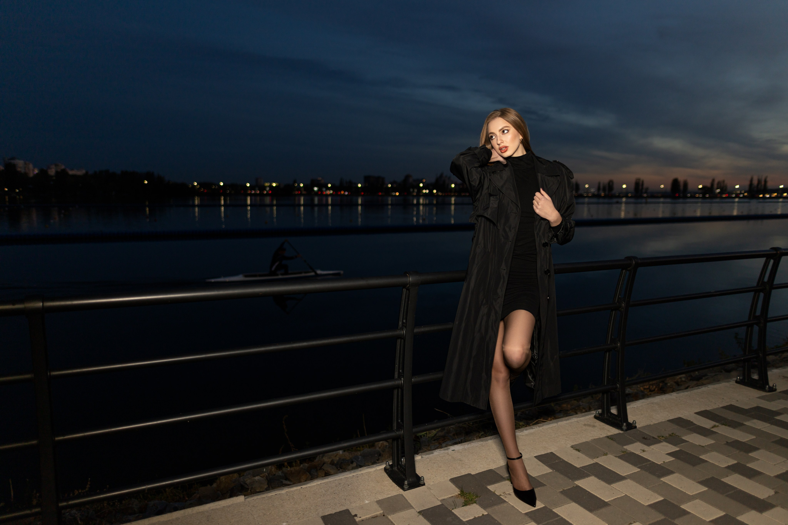 Вечерняя съемка с Ксенией на улице с импульсным светом для «себя». Дмитрий Шульгин, портретный фотограф в Воронеже