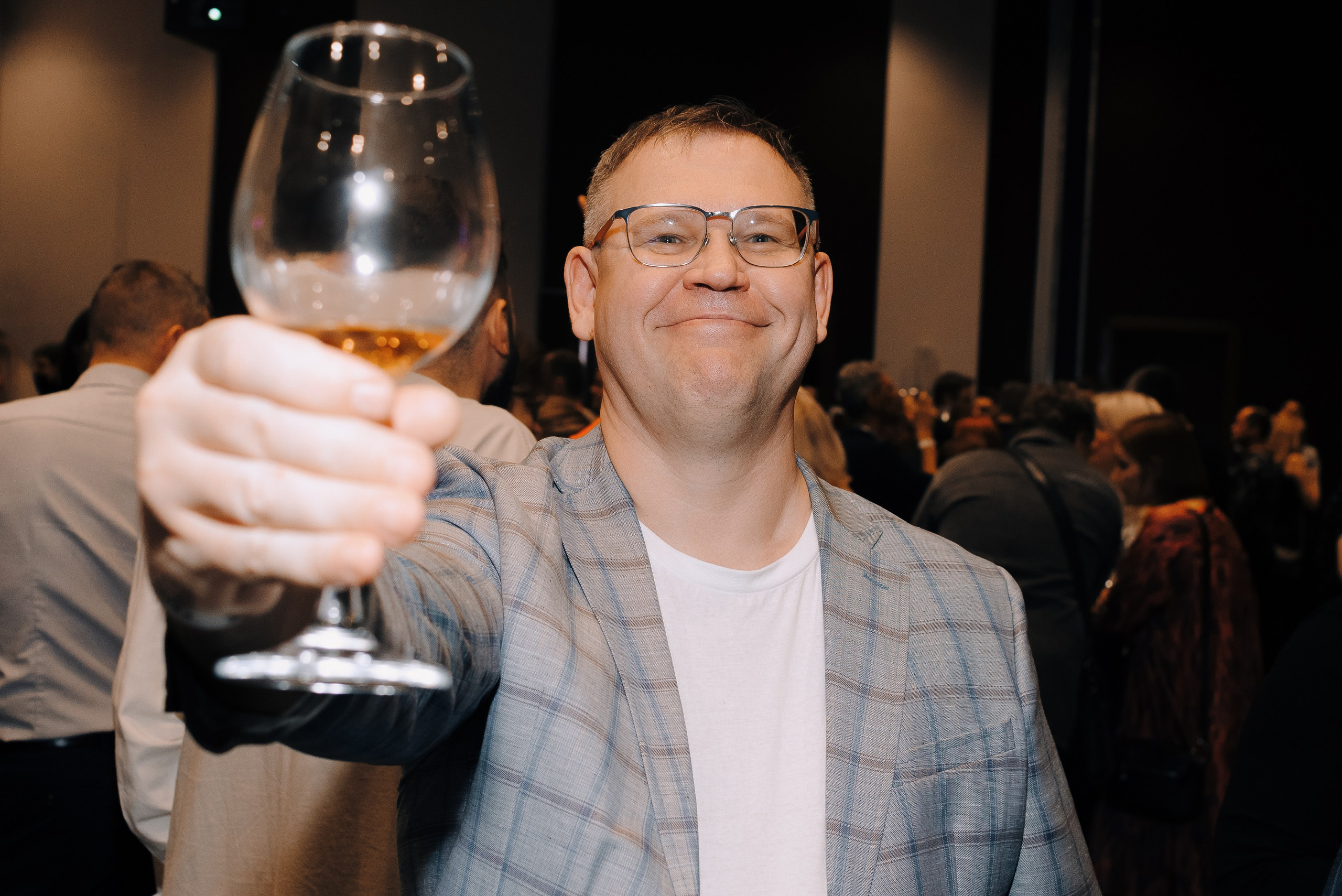 ФЕСТИВАЛЬ ВИНА И КРЕПКИХ НАПИТКОВ МАВТ-ВИНОТЕКА. Репортажный фотограф Зуев Роман г. Челябинск