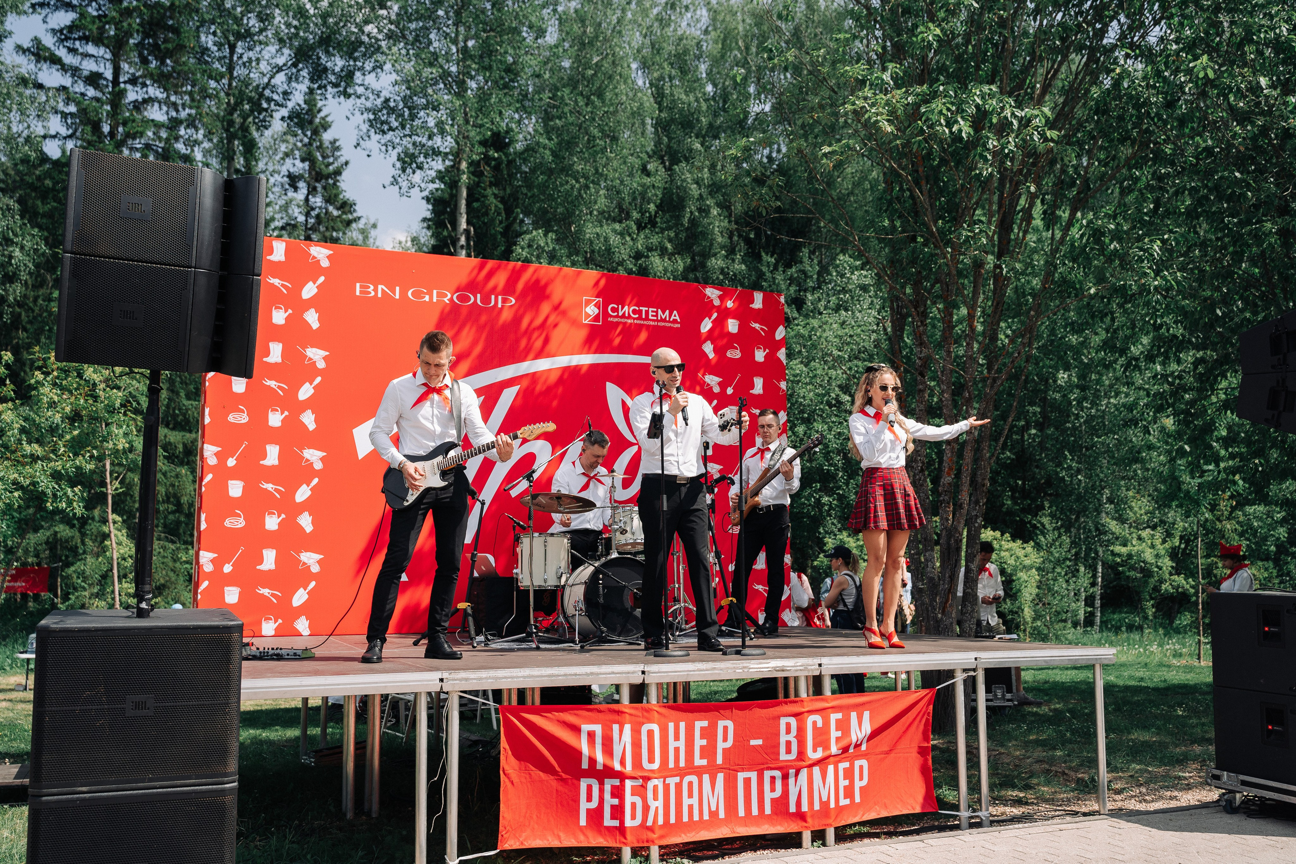 Пионерский «СУББОТНИК» в COSMOS Collection Изумрудный лес. Свадебный и семейный фотограф в Москве и МО Геннадий Туманцев