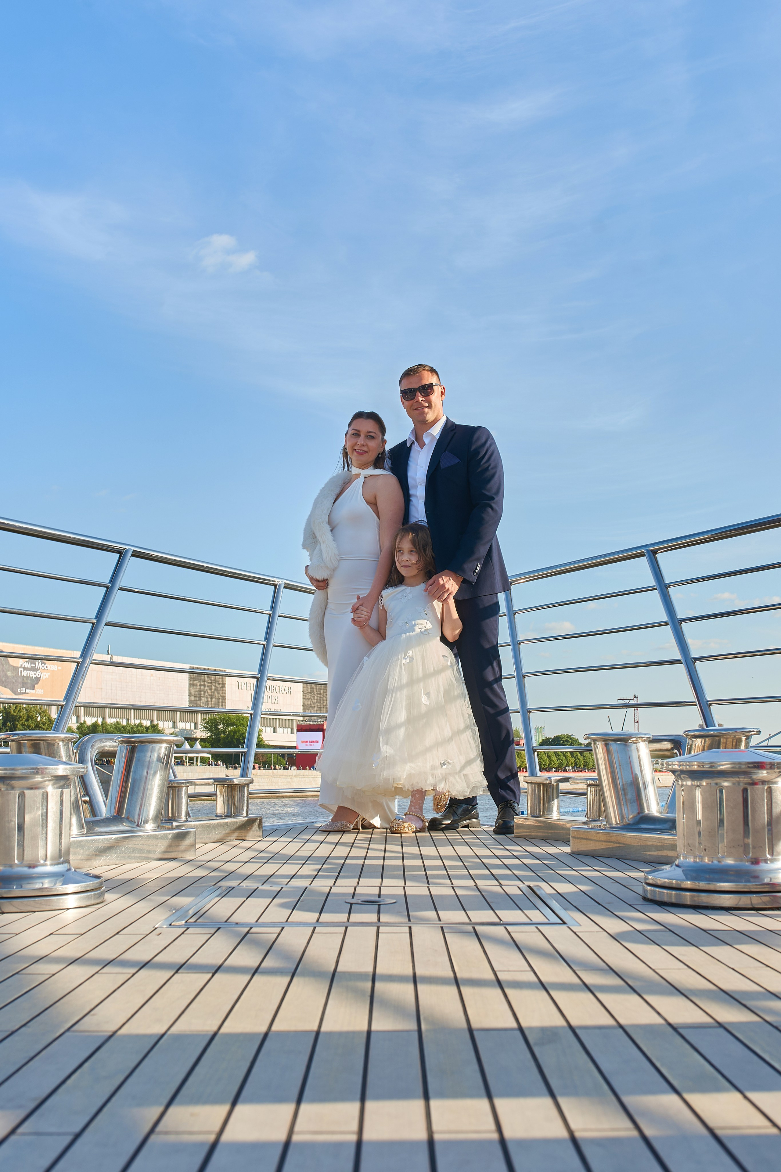 Свадебная прогулка на корабле, по Москве-реке