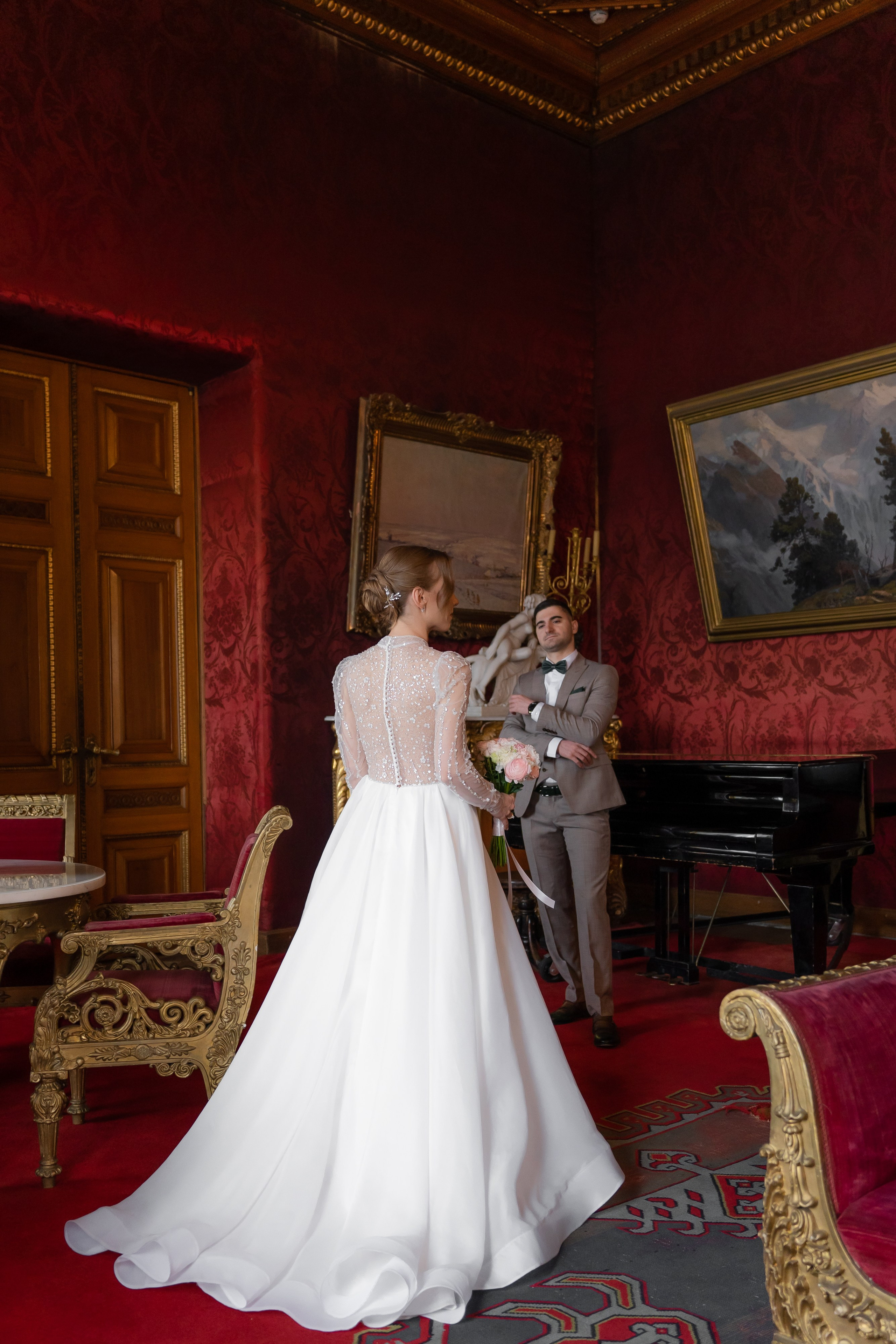 Жених и невеста в Доме ученых в Санкт-Петербурге. Свадебный фотограф Александр Невский в Санкт-Петербурге