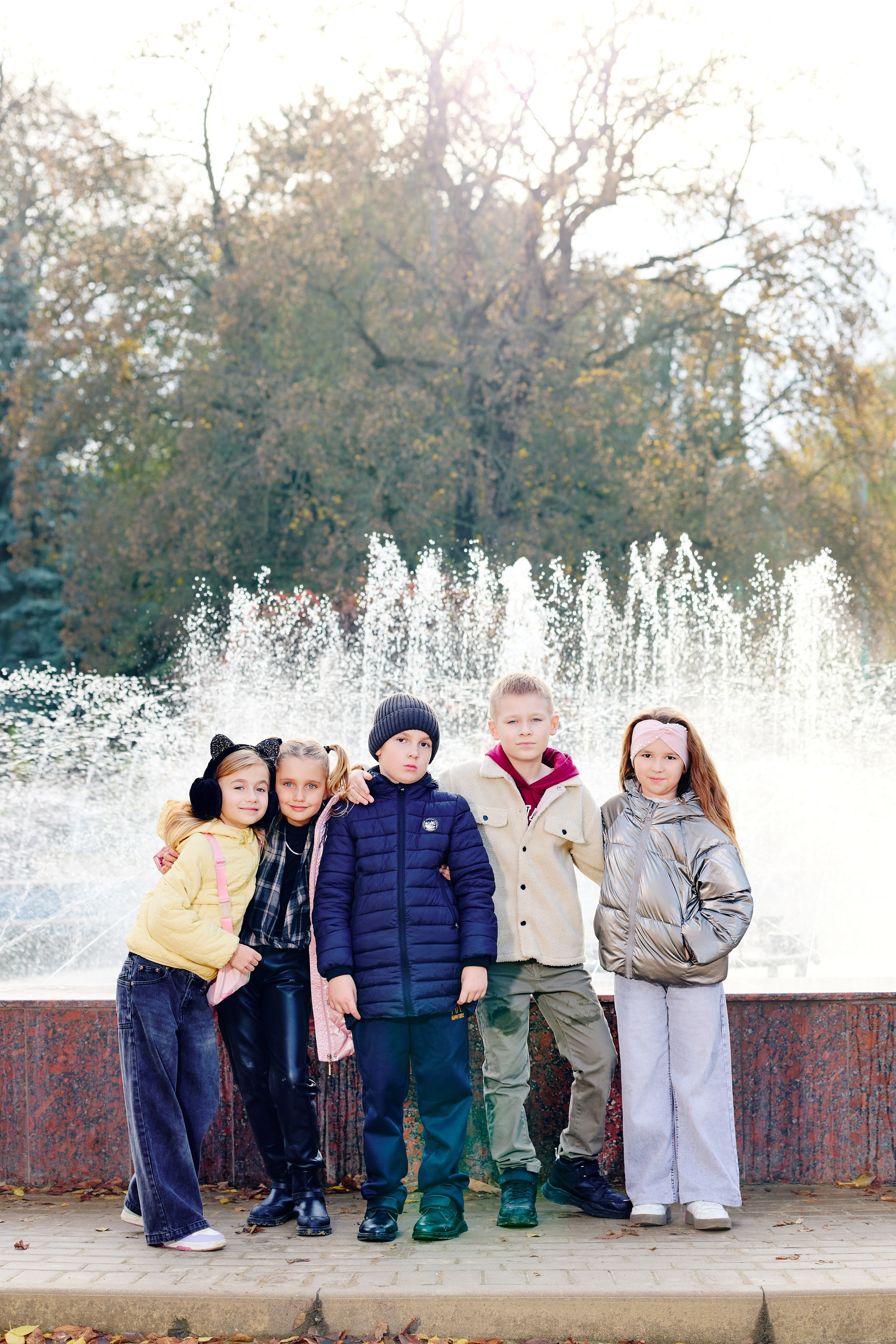 Прогулка в парке классом. Фотограф Выпускные альбомы Таганрог Сергей Коробченко